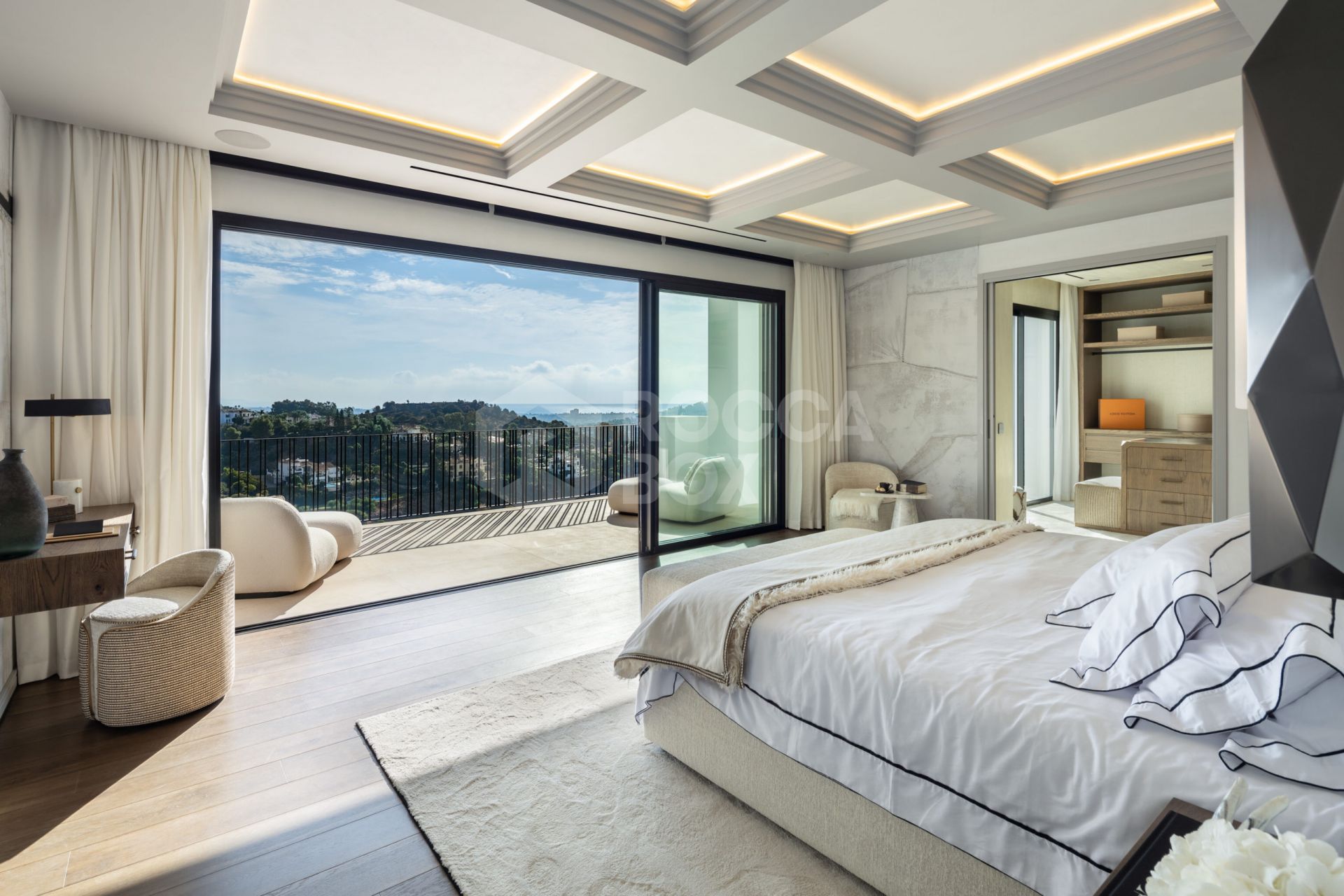 VILLA WITH SEA VIEWS IN MARBELLA