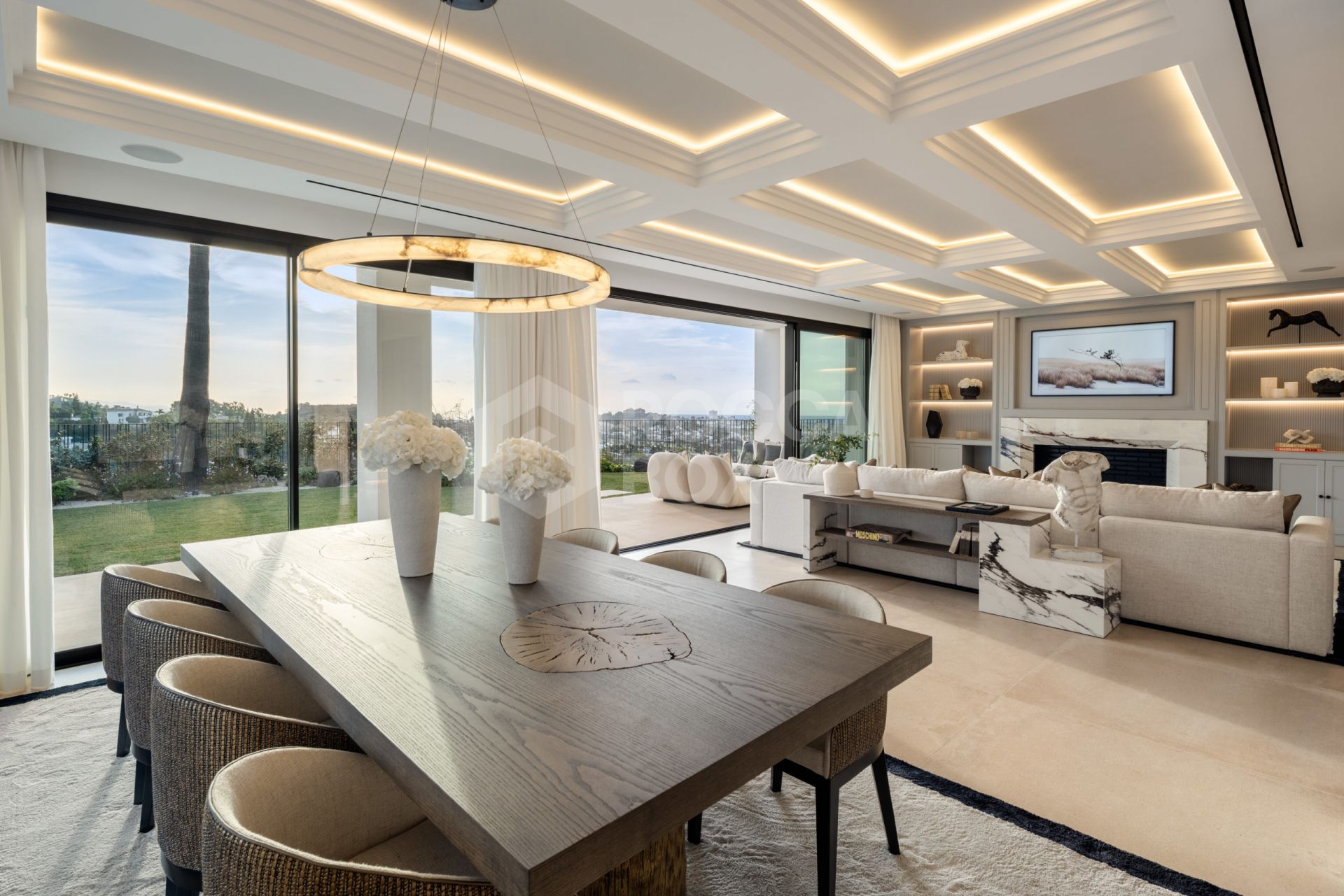 VILLA WITH SEA VIEWS IN MARBELLA