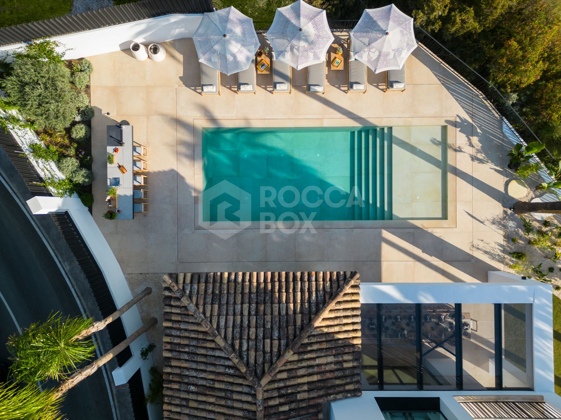 VILLA WITH SEA VIEWS IN MARBELLA