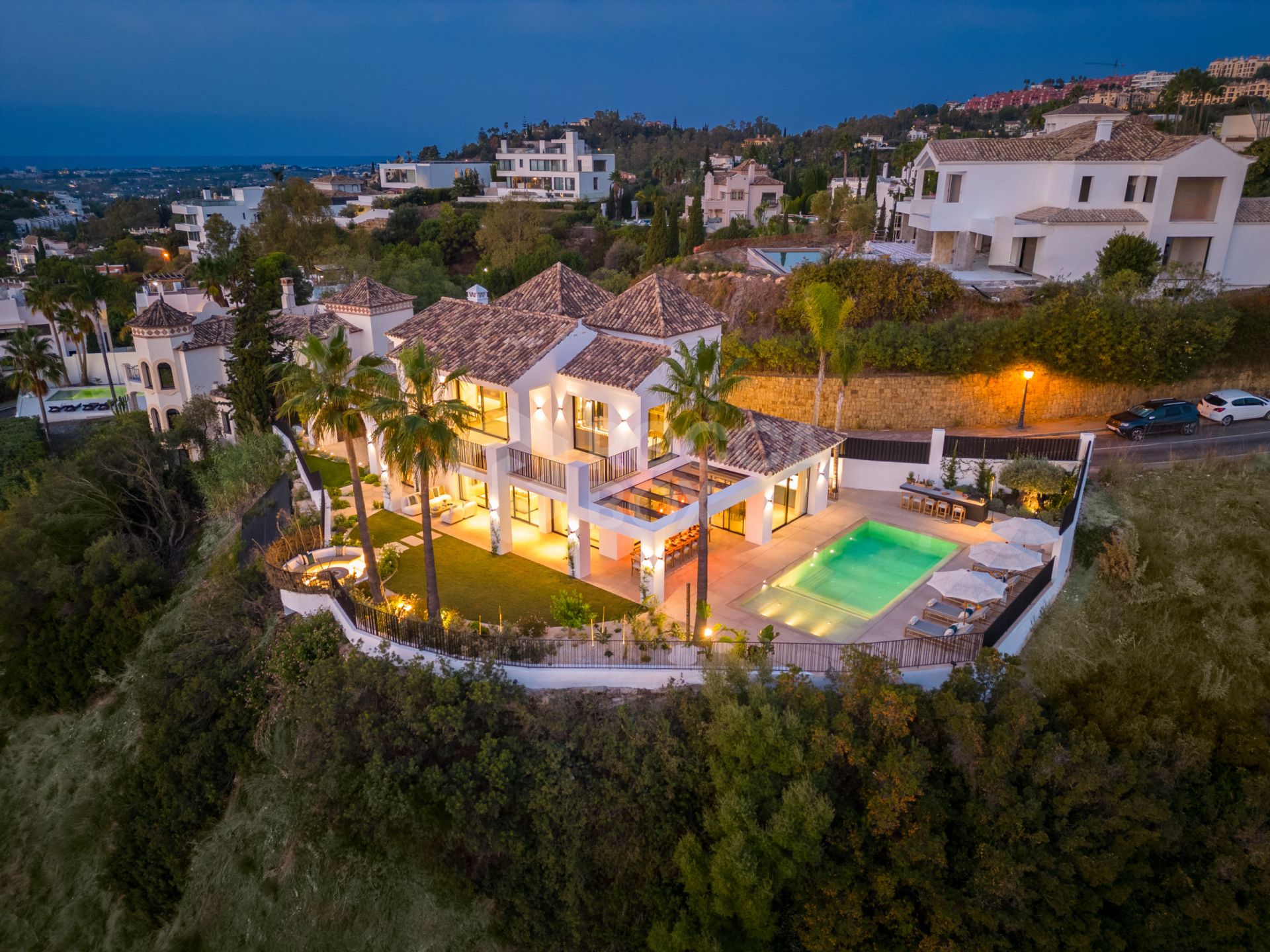 VILLA WITH SEA VIEWS IN MARBELLA