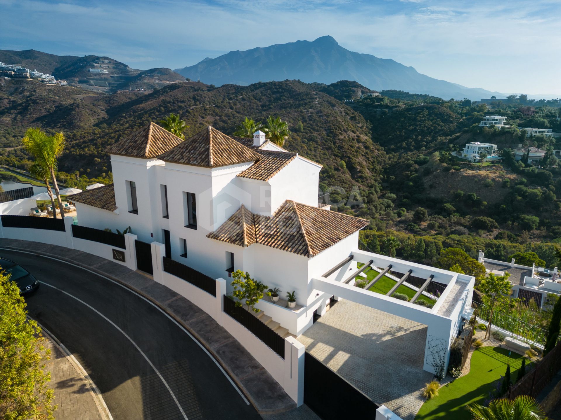 VILLA WITH SEA VIEWS IN MARBELLA