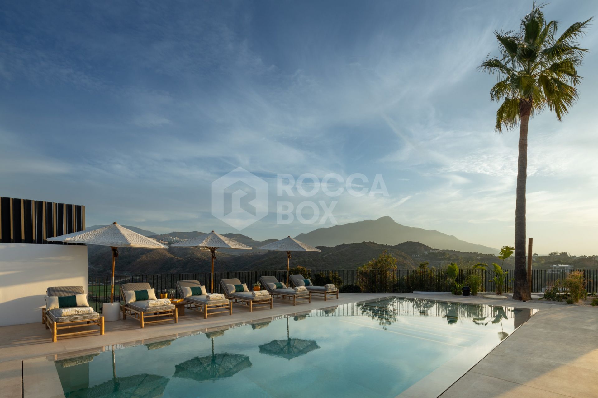 VILLA WITH SEA VIEWS IN MARBELLA