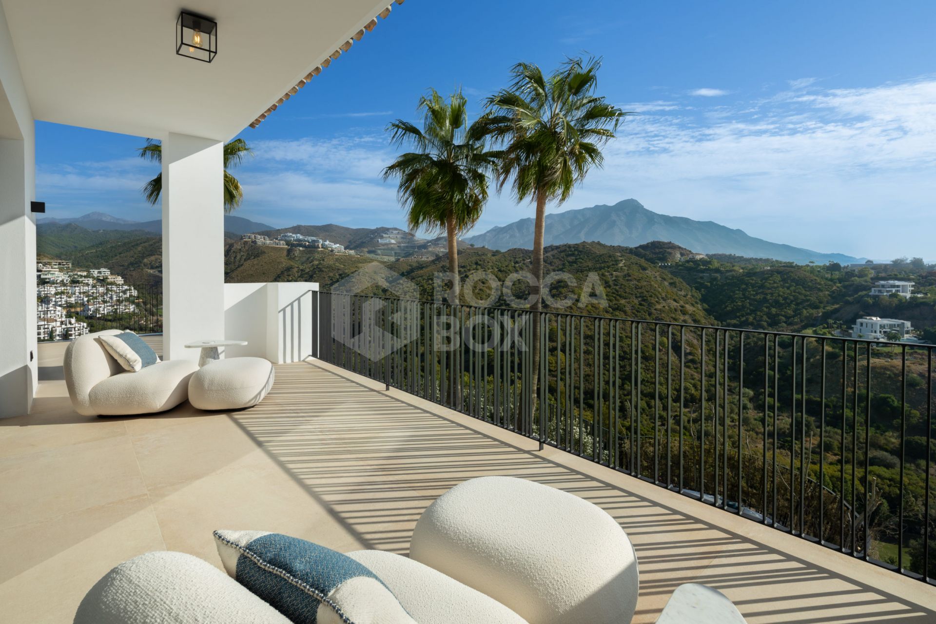 VILLA WITH SEA VIEWS IN MARBELLA