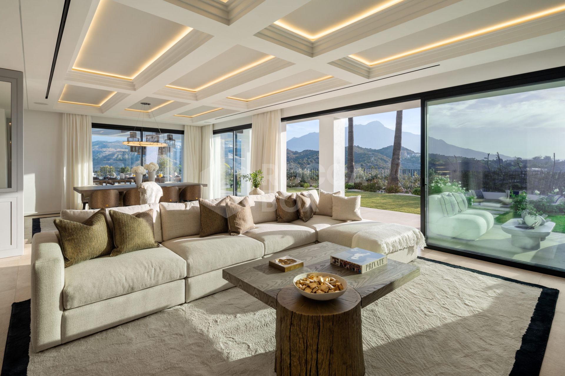 VILLA WITH SEA VIEWS IN MARBELLA