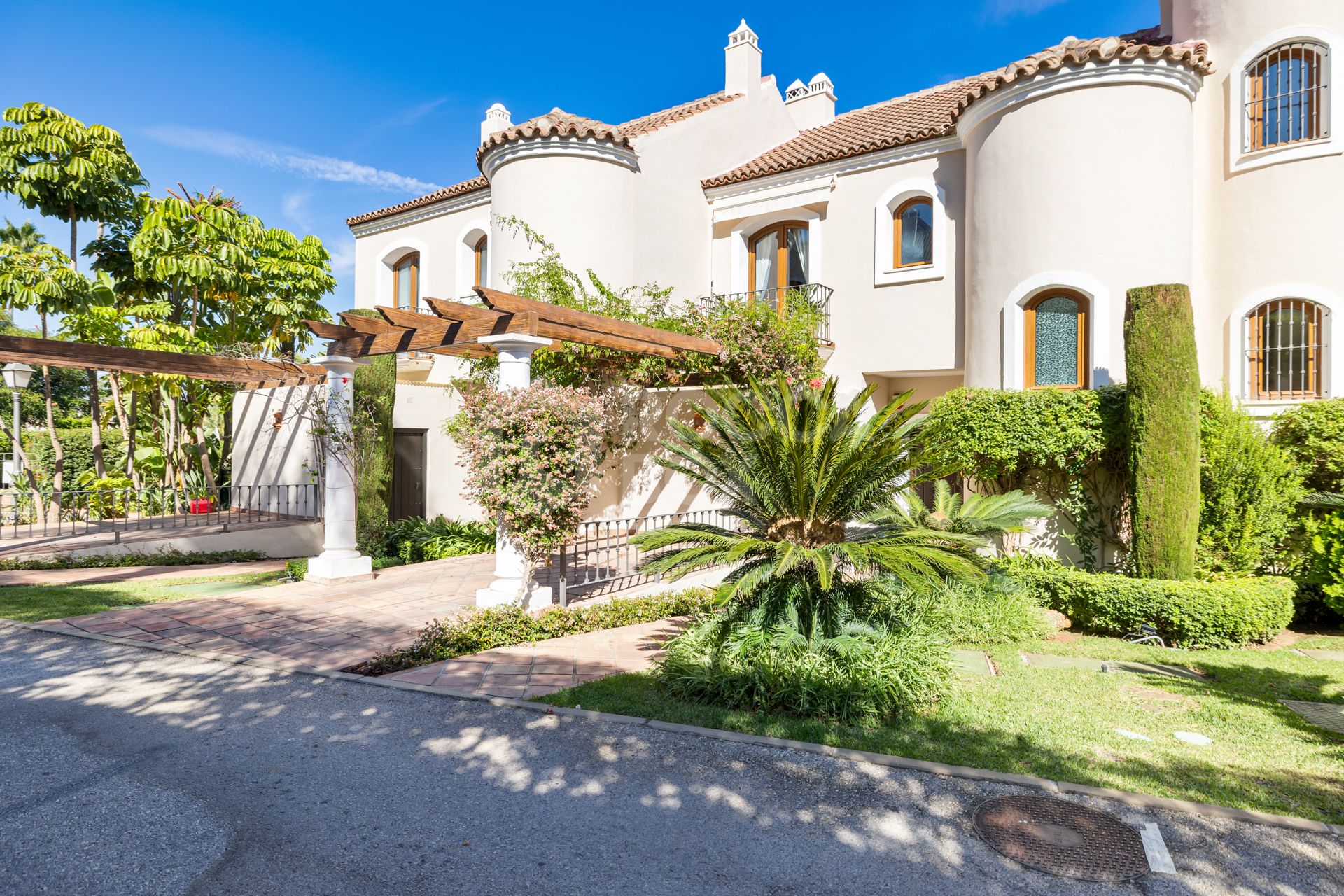 TOWNHOUSE IN PARAISO HILLS