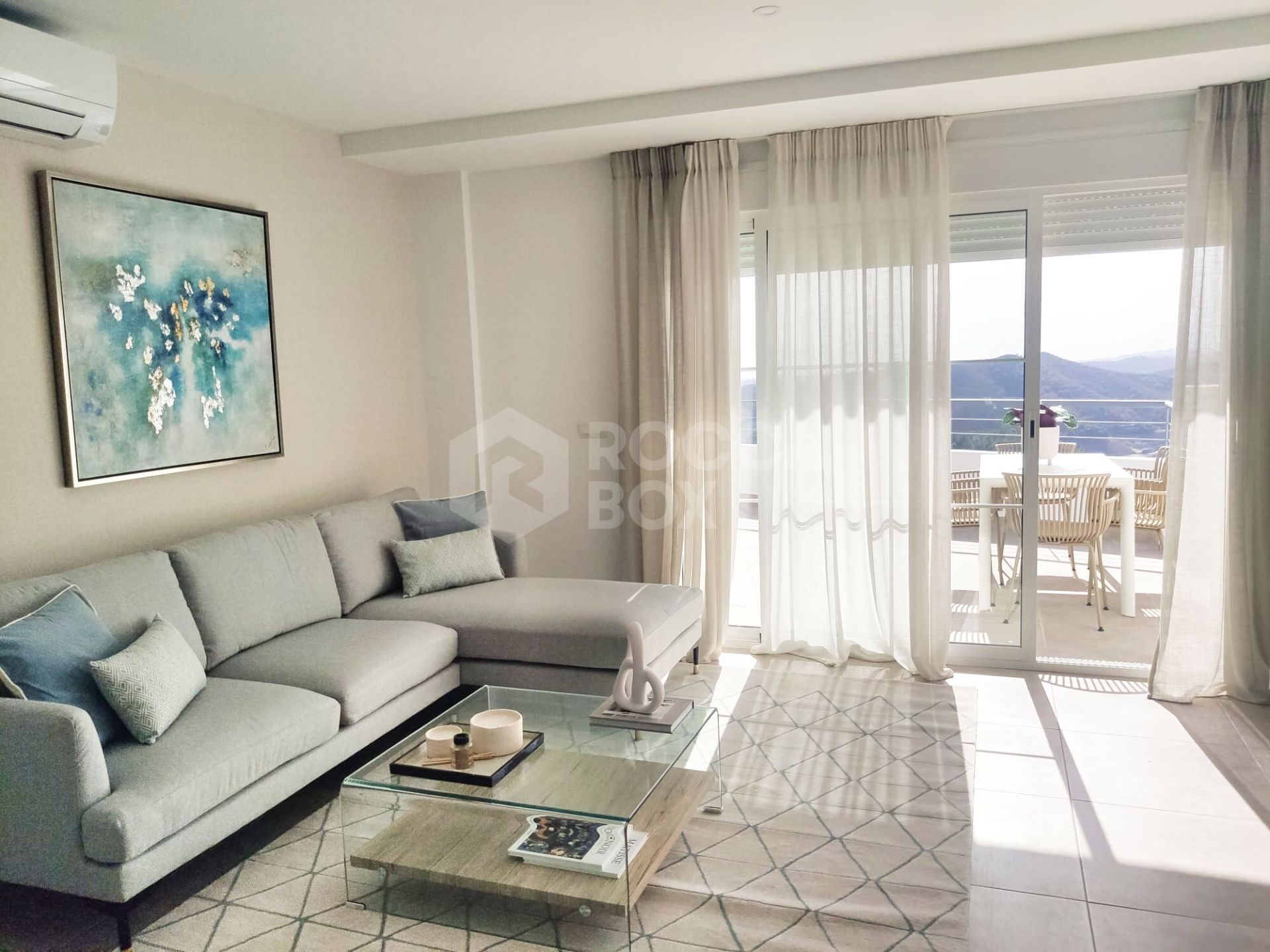 Natural Treasures in Istán: 2 Bedroom Apartment with Panoramic Views of the Sea and Concepción Reservoir