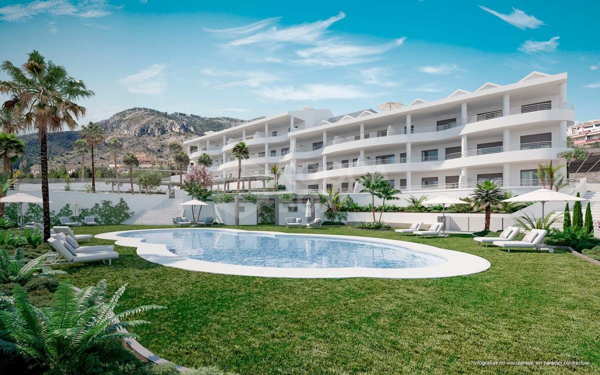 Savor the Tranquil Charm: Haven with Sea Views and Communal Bliss in the Heart of Benalmadena