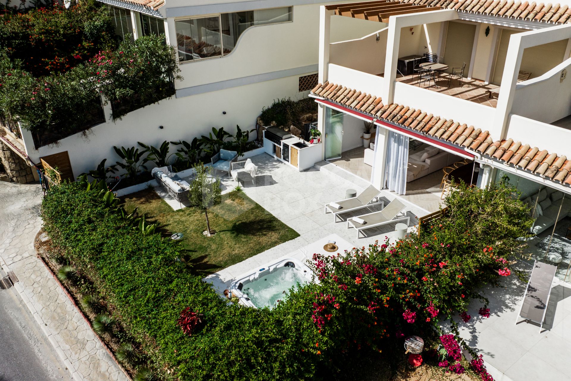 YOUR APARTMENT WITH PRIVATE JACUZZI IN MARBELLA