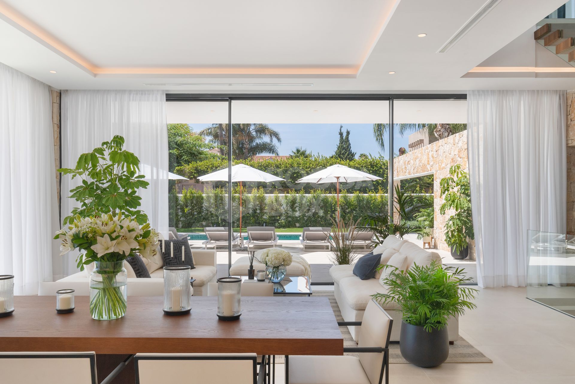 Golden Elegance: Luxurious Villa on the Marbella Golden Mile