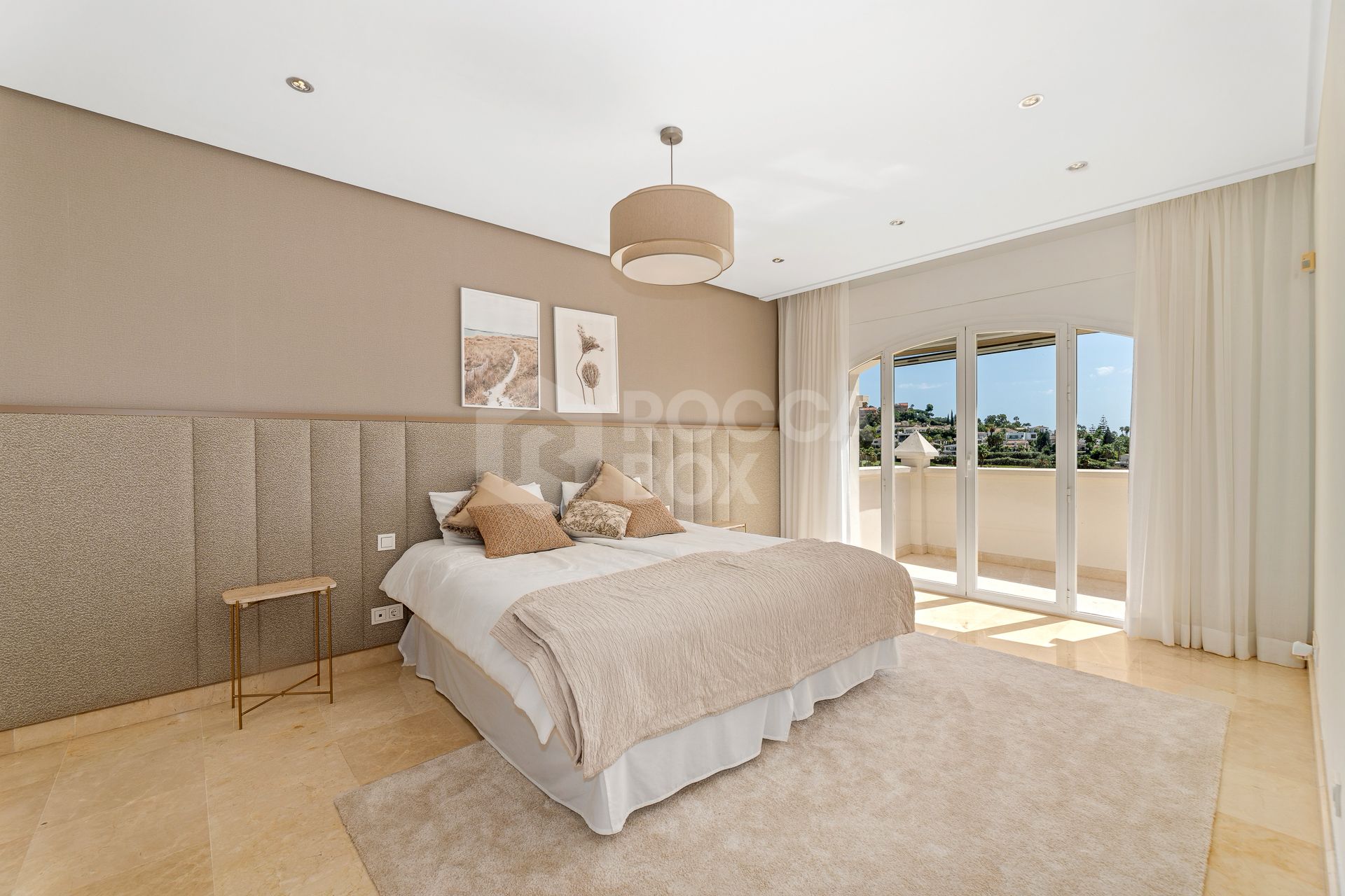 FRONT-LINE GOLF VILLA IN MARBELLA