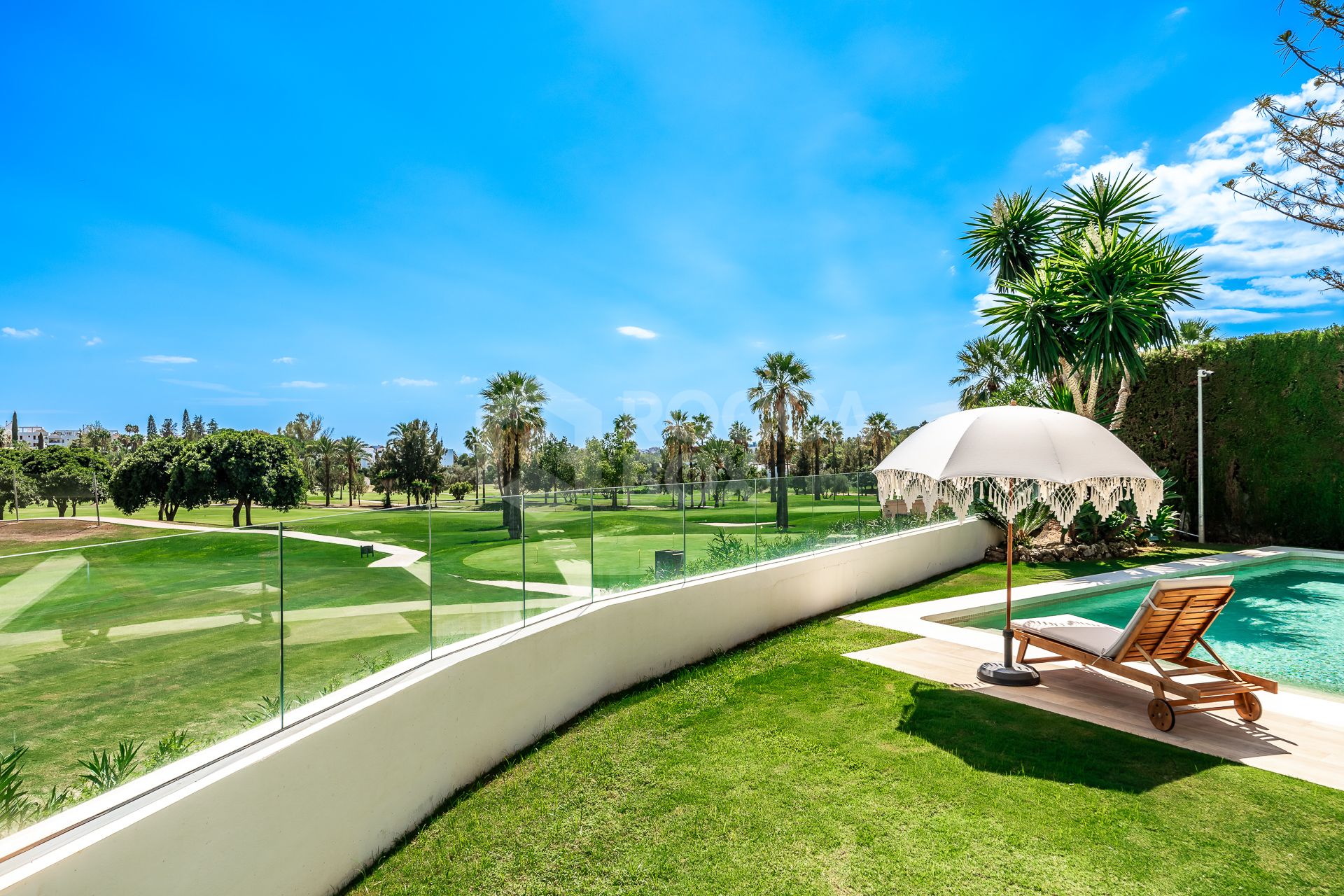 FRONT-LINE GOLF VILLA IN MARBELLA