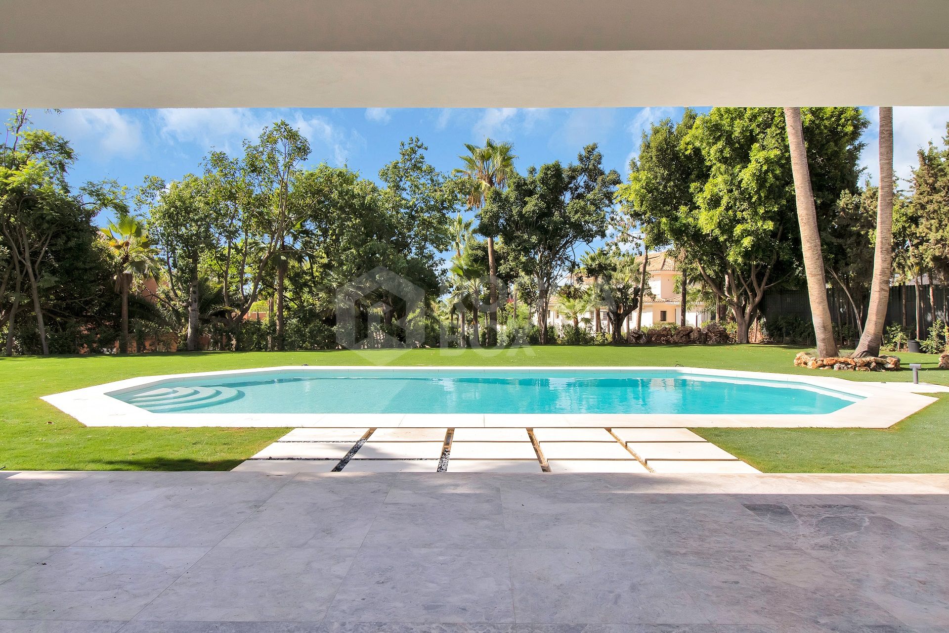 VILLA IN MARBELLA GOLDEN MILE