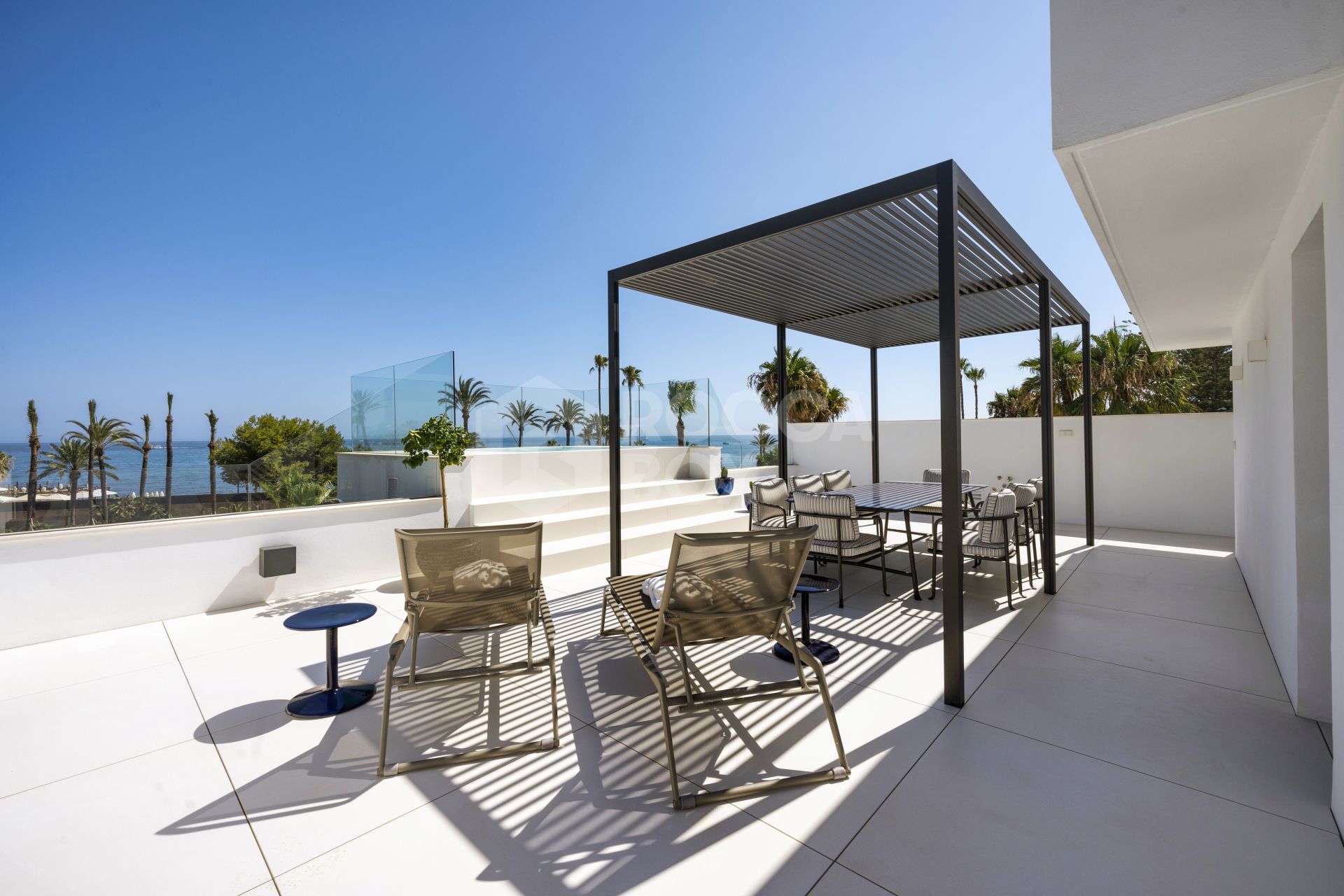 BEACHFRONT VILLA