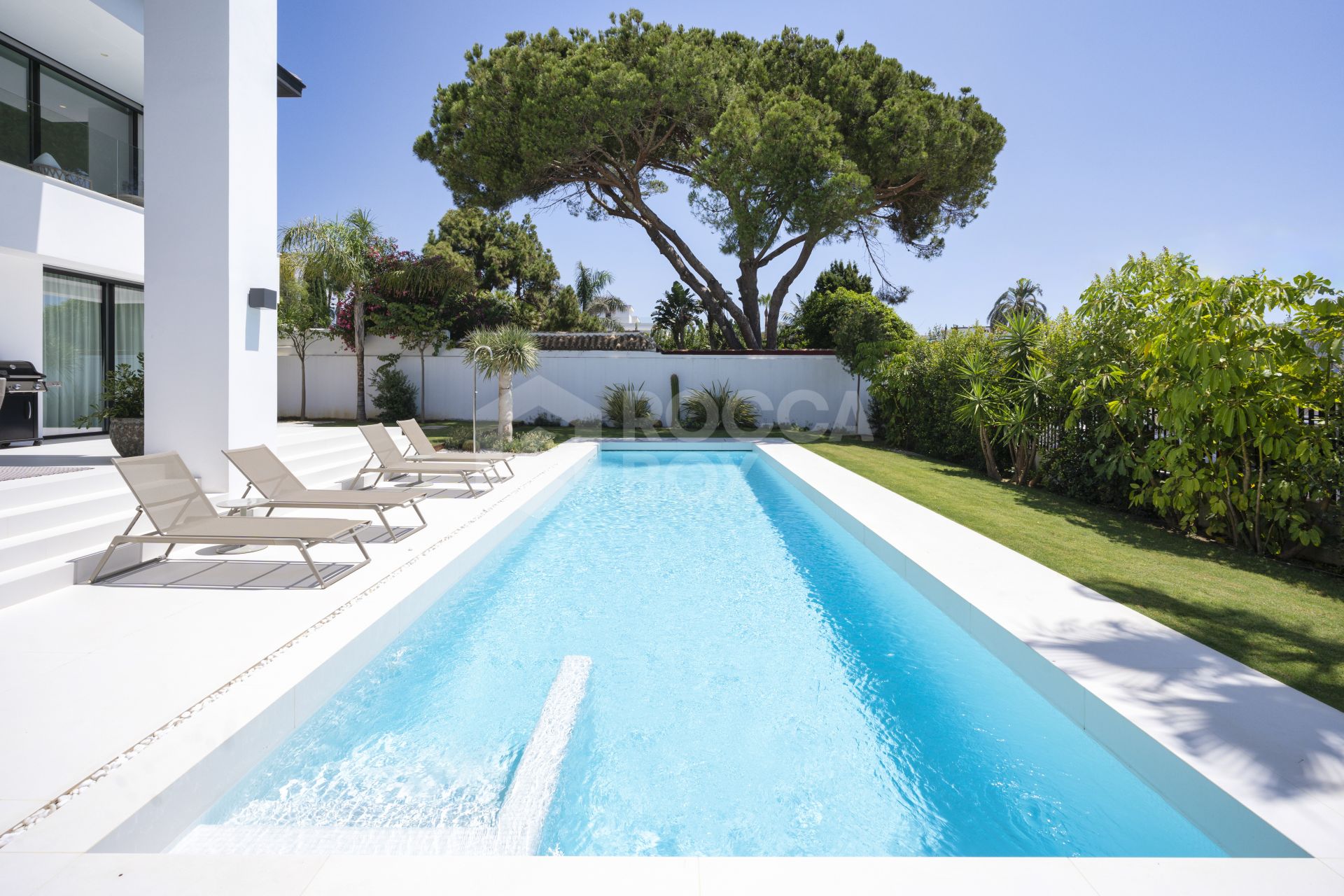 BEACHFRONT VILLA
