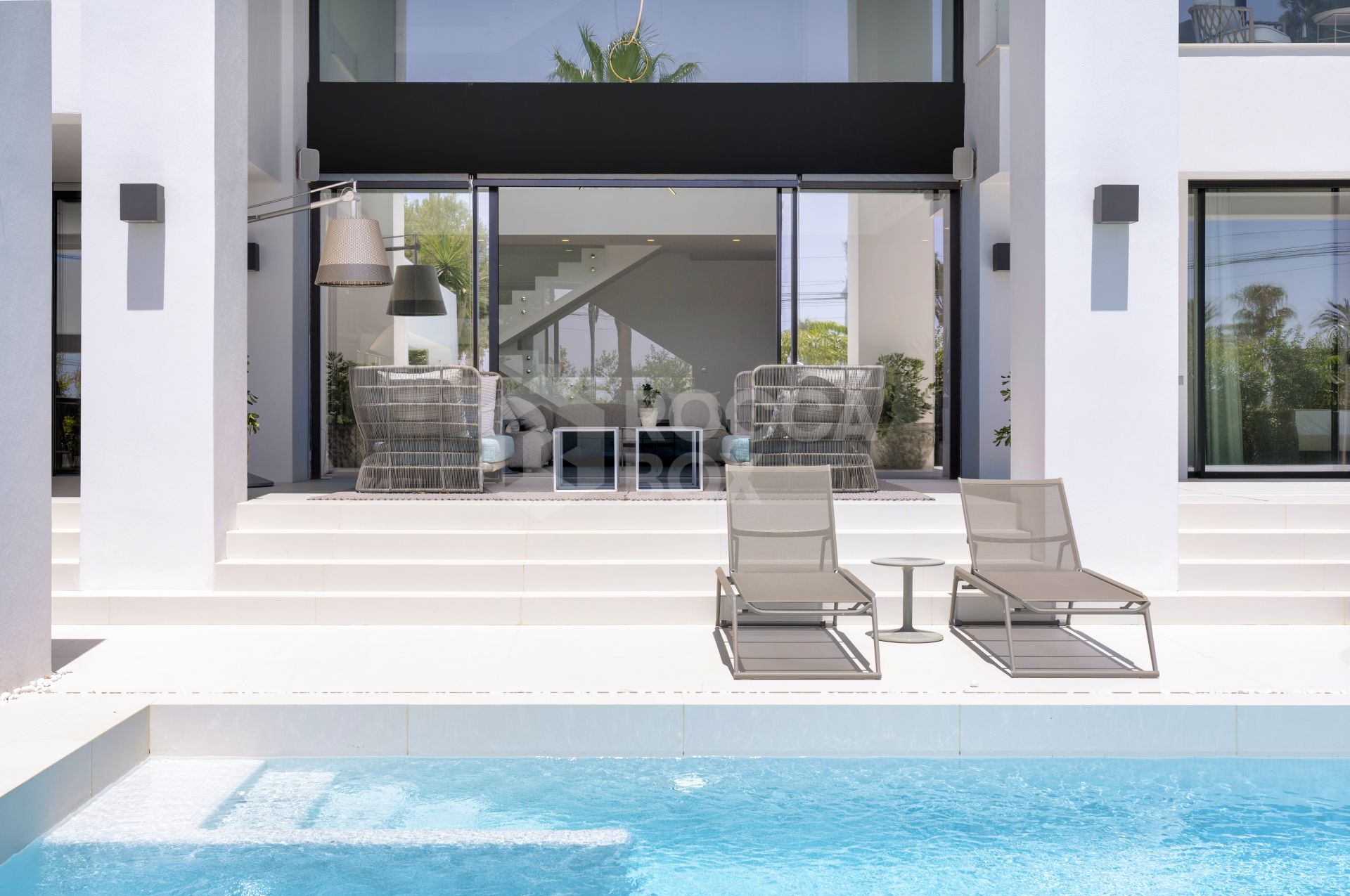 BEACHFRONT VILLA