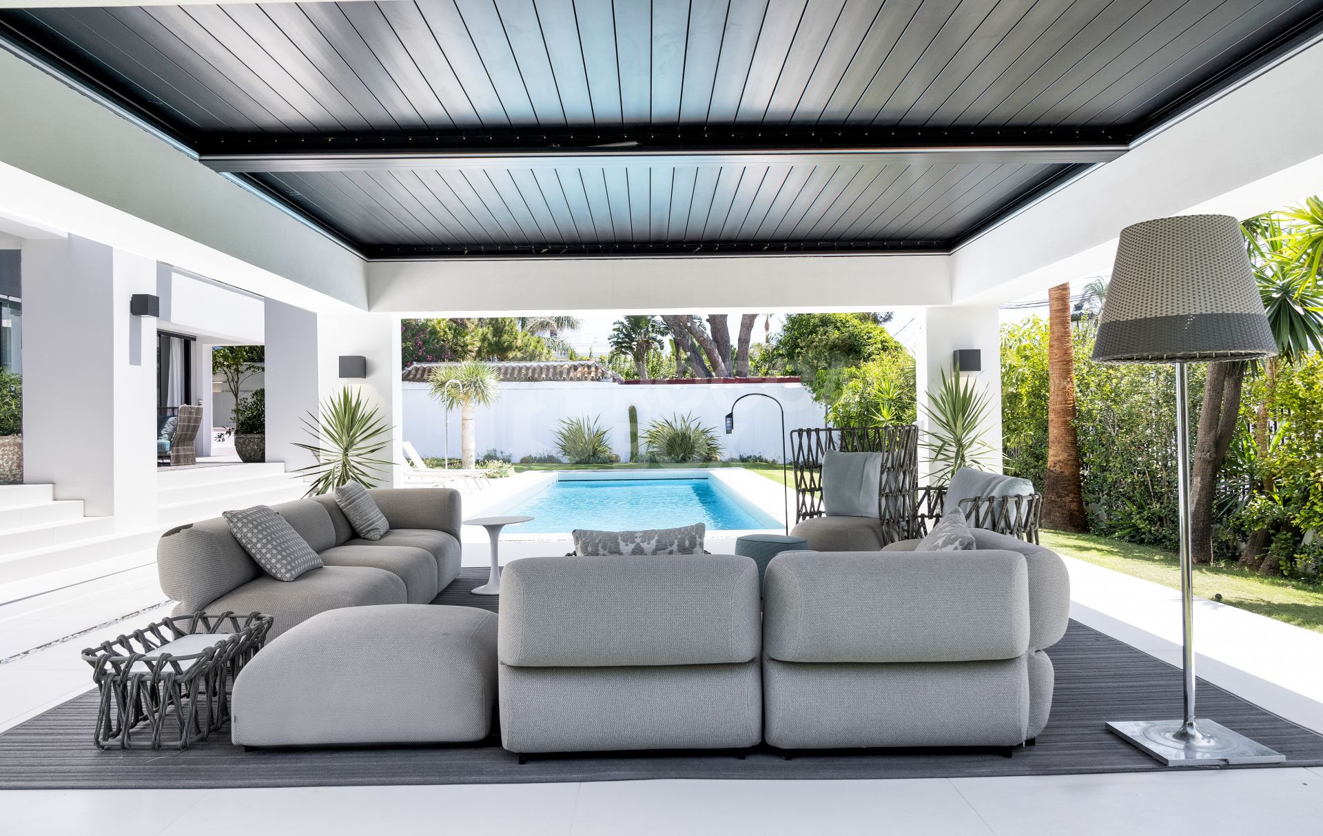 BEACHFRONT VILLA