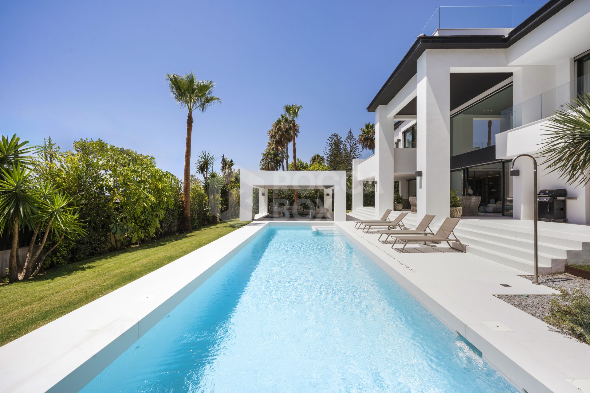 BEACHFRONT VILLA