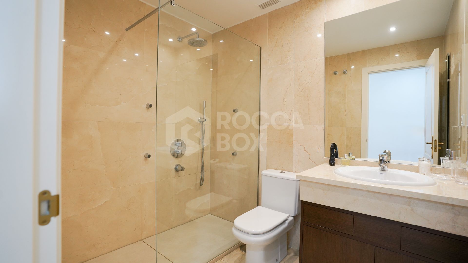 Elegant 2-Bedroom Apartment for Sale in La Quinta, Marbella