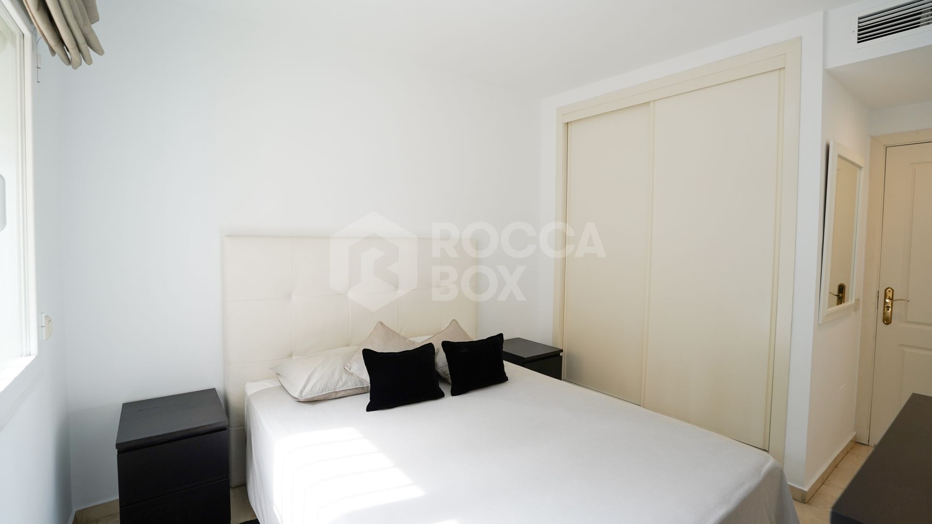 Elegant 2-Bedroom Apartment for Sale in La Quinta, Marbella