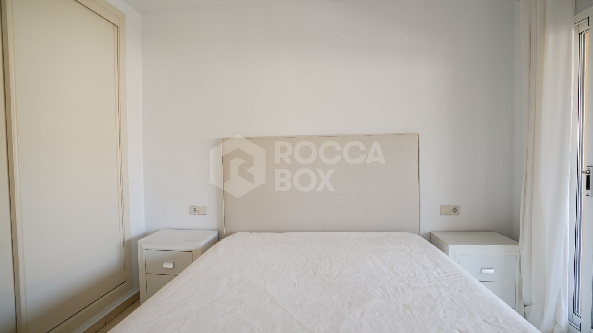 Elegant 2-Bedroom Apartment for Sale in La Quinta, Marbella