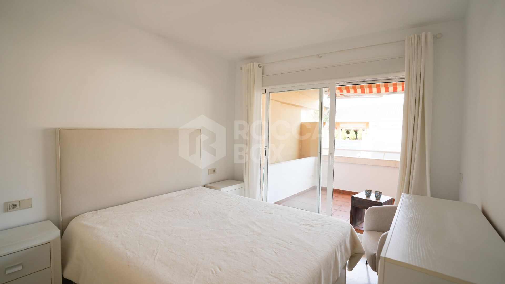 Elegant 2-Bedroom Apartment for Sale in La Quinta, Marbella