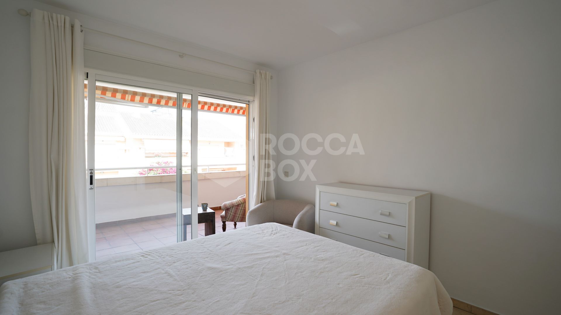 Elegant 2-Bedroom Apartment for Sale in La Quinta, Marbella