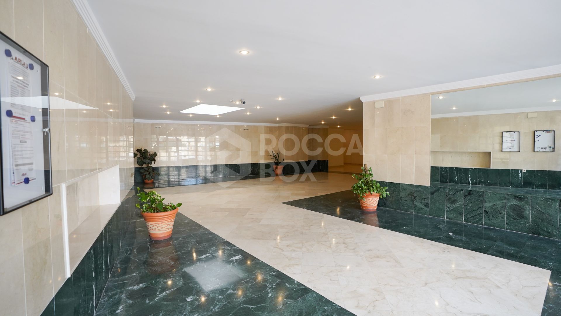 Elegant 2-Bedroom Apartment for Sale in La Quinta, Marbella