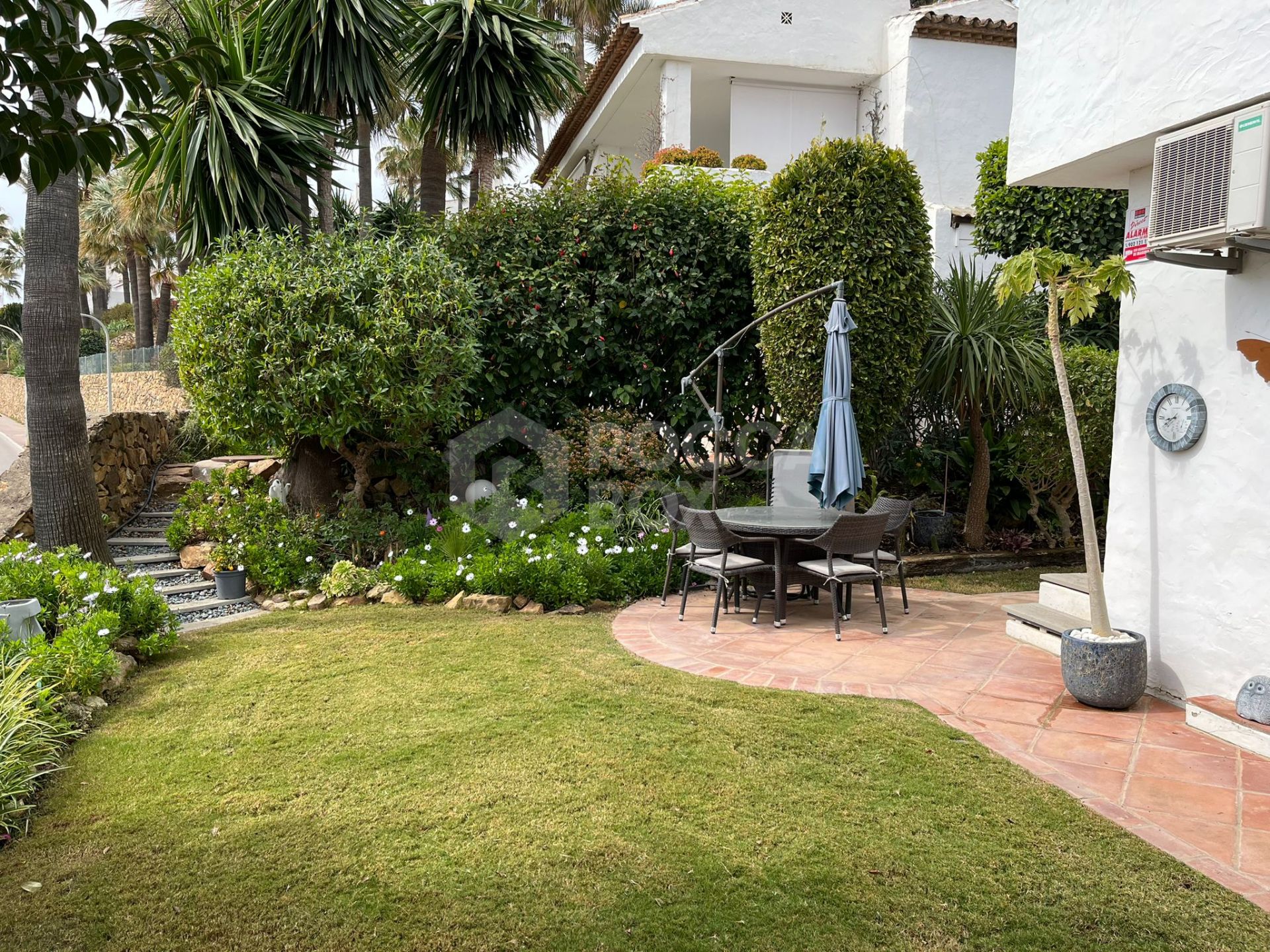 SEA VIEWS HOME