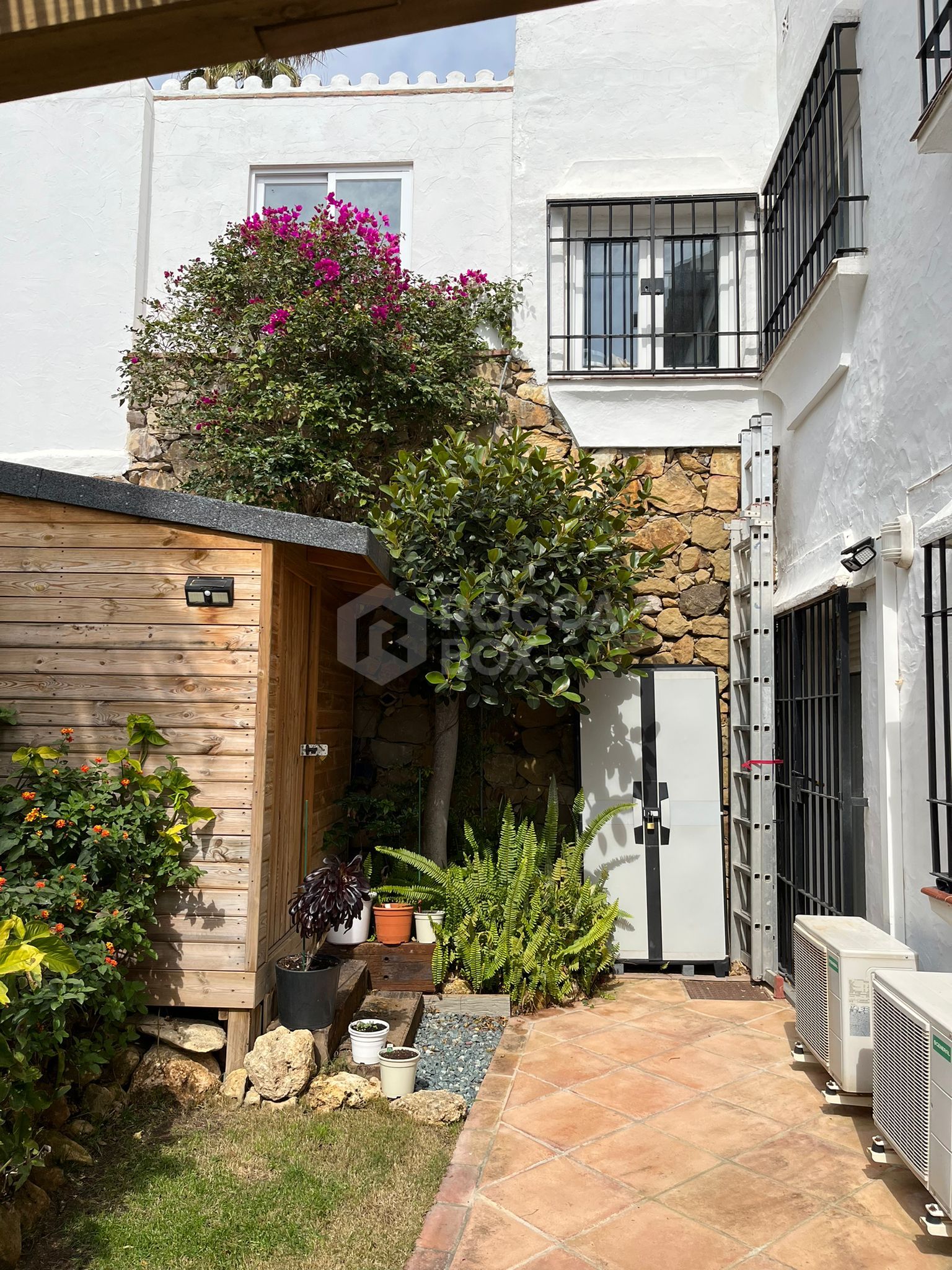 SEA VIEWS HOME