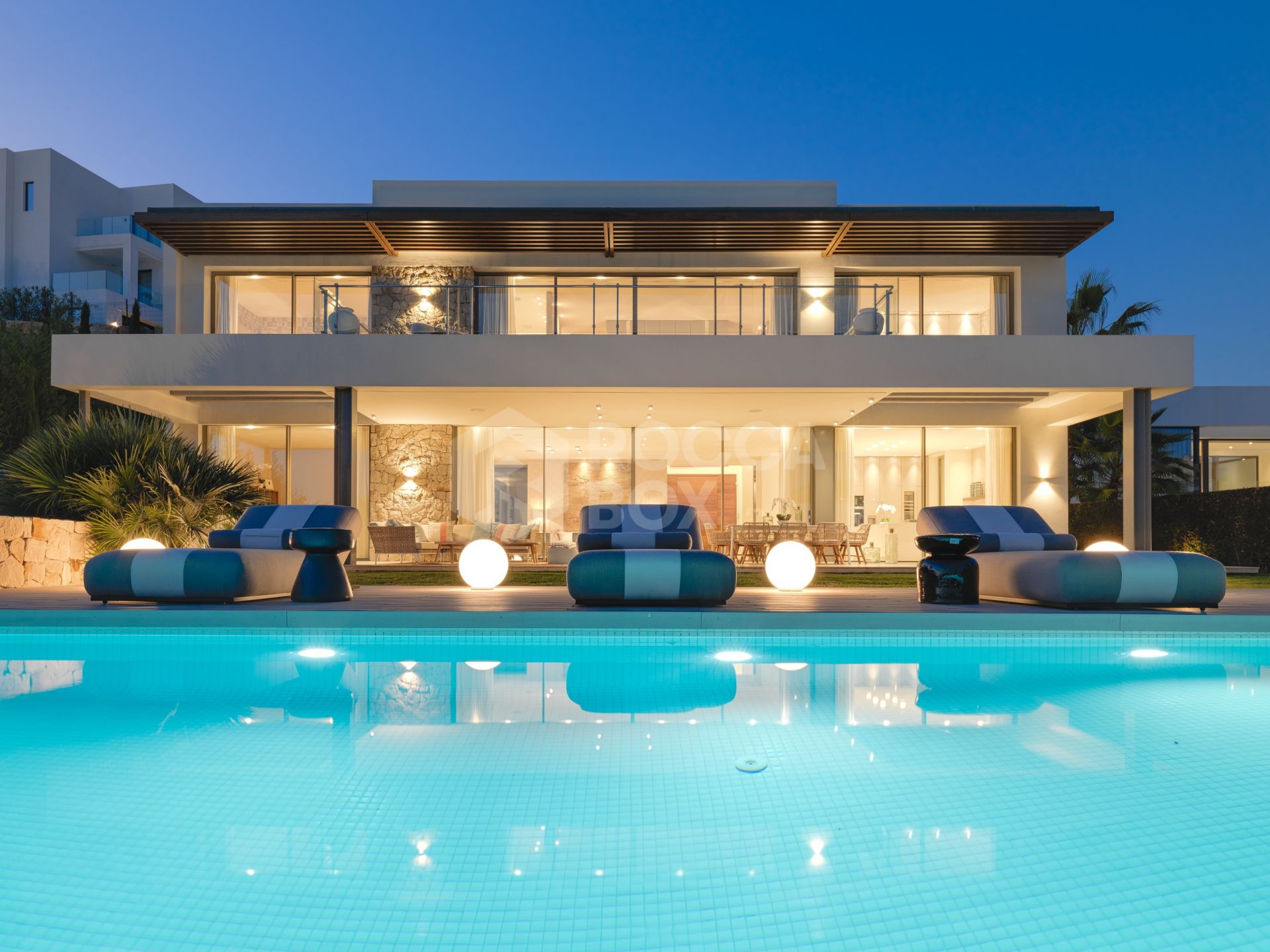 FRONT LINE GOLF VILLA IN MARBELLA