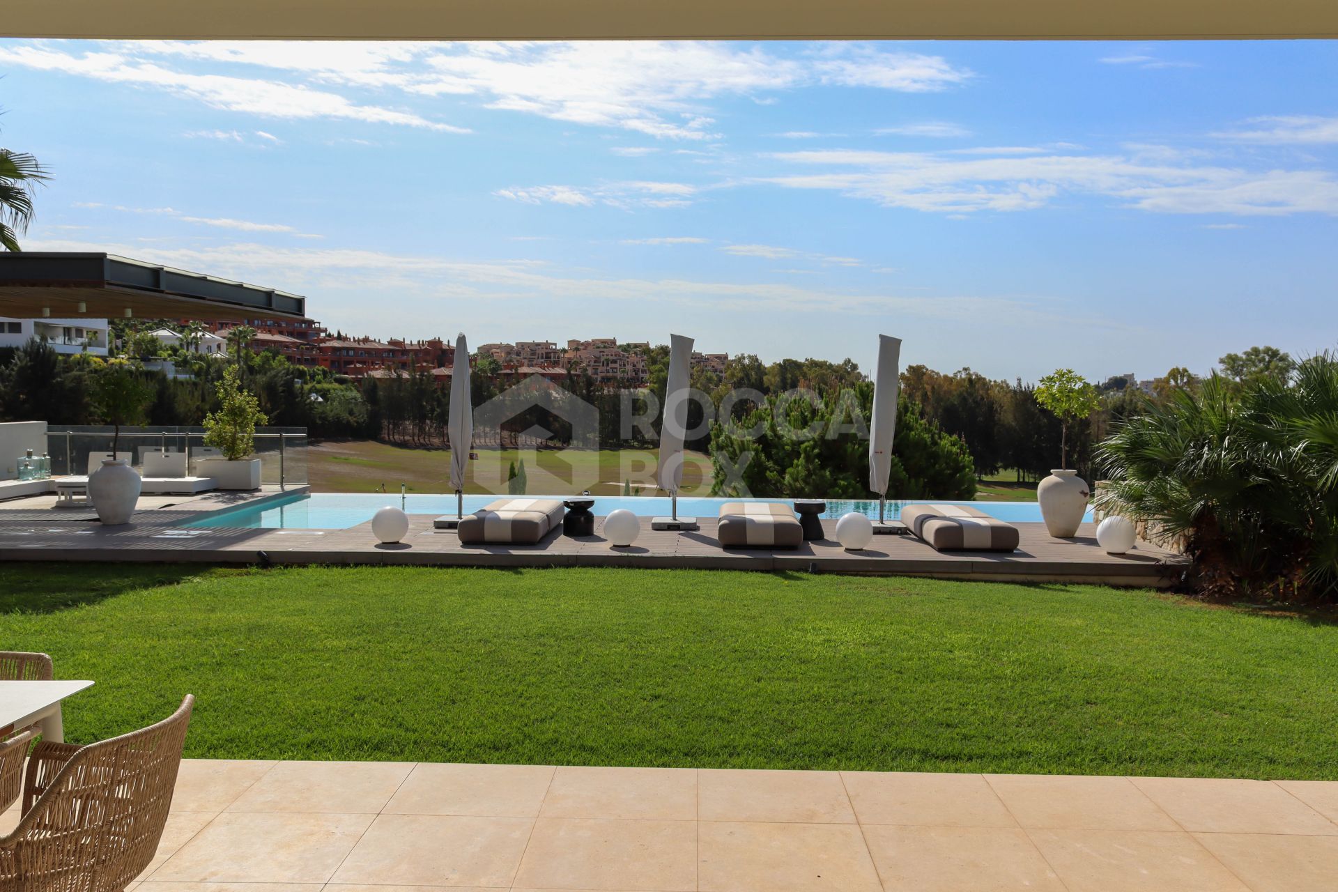 FRONT LINE GOLF VILLA IN MARBELLA