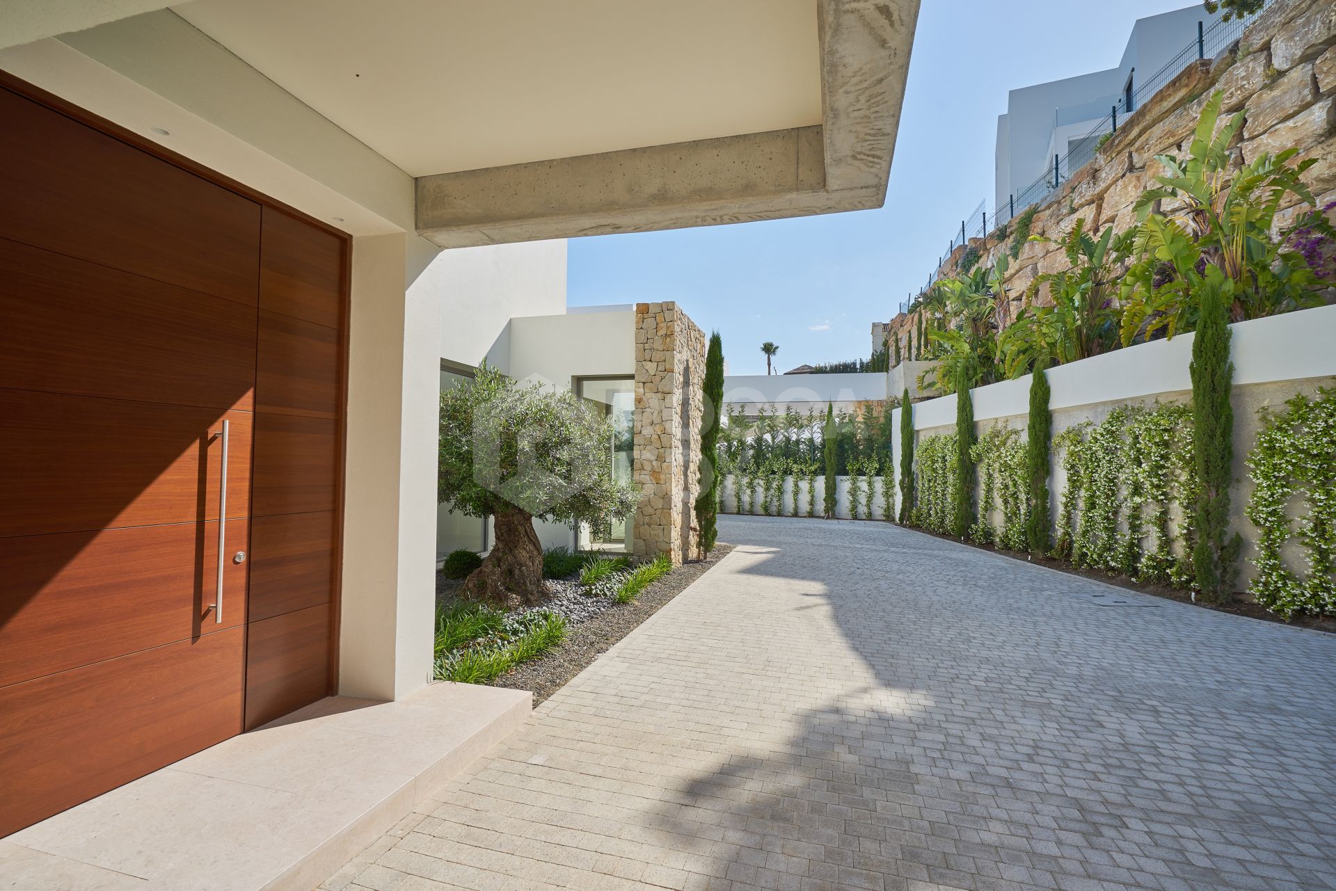 FRONT LINE GOLF VILLA IN MARBELLA