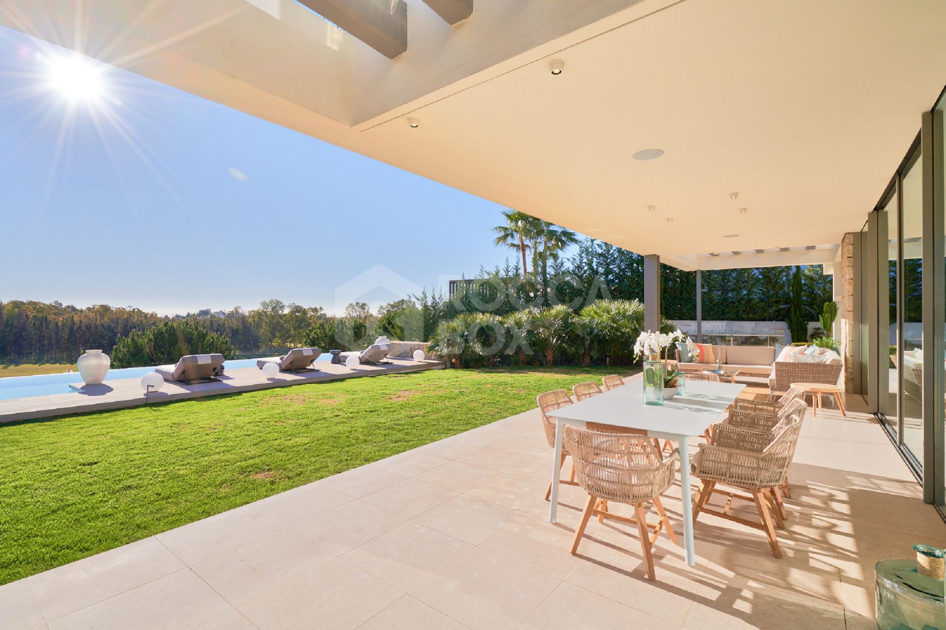 FRONT LINE GOLF VILLA IN MARBELLA