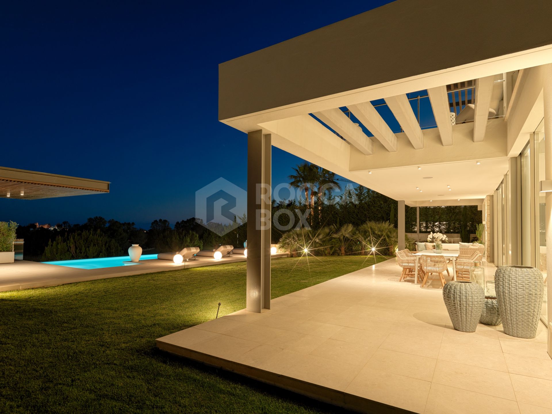 FRONT LINE GOLF VILLA IN MARBELLA