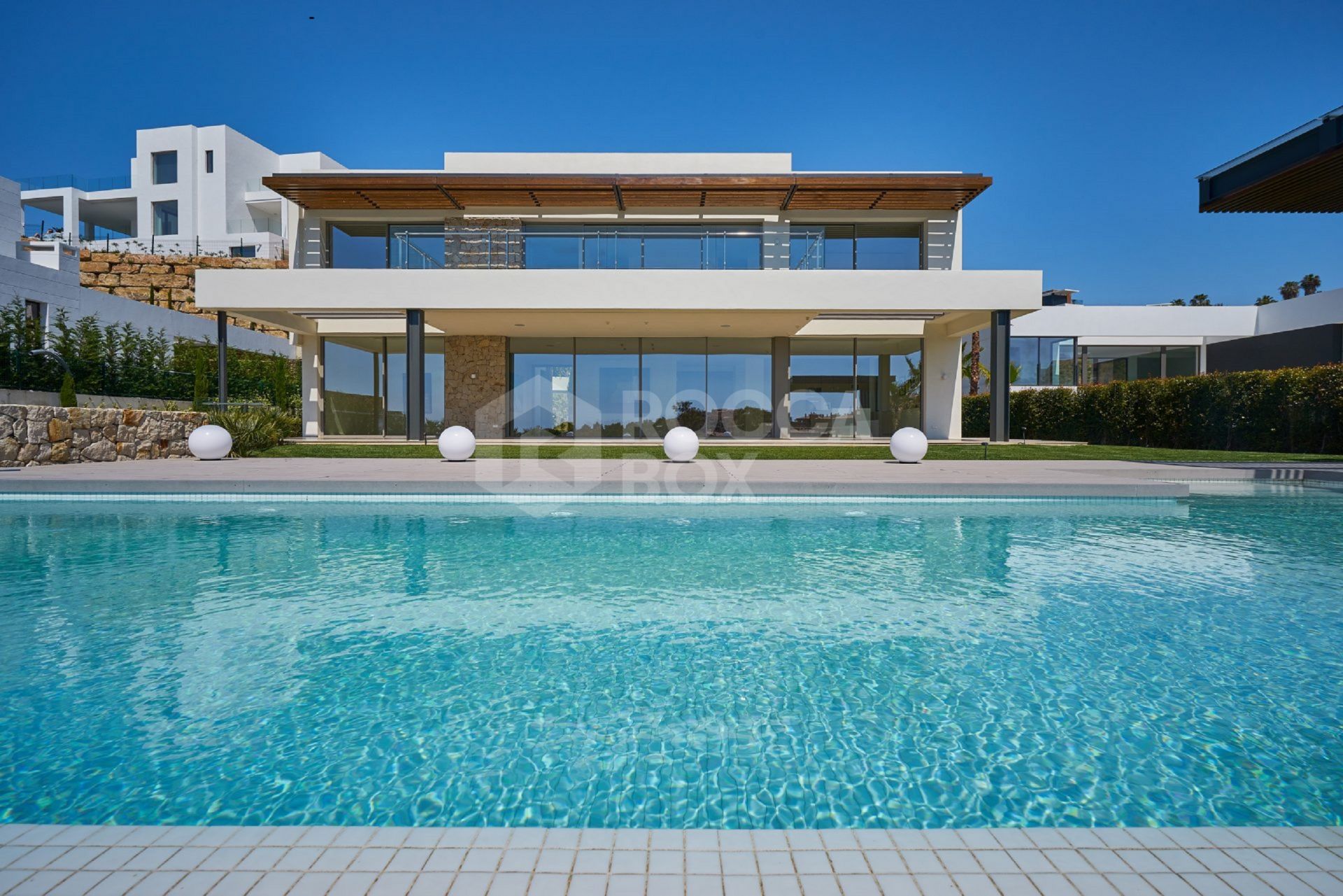 FRONT LINE GOLF VILLA IN MARBELLA