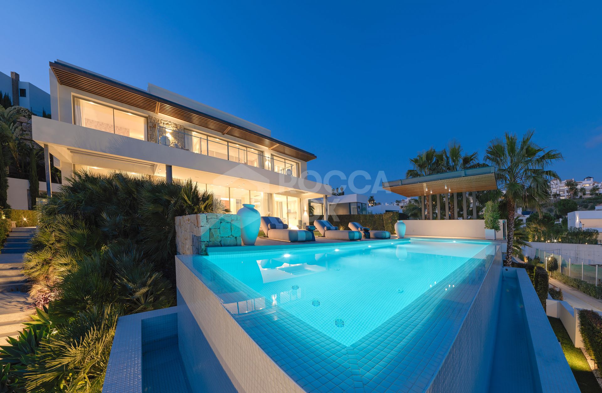 FRONT LINE GOLF VILLA IN MARBELLA