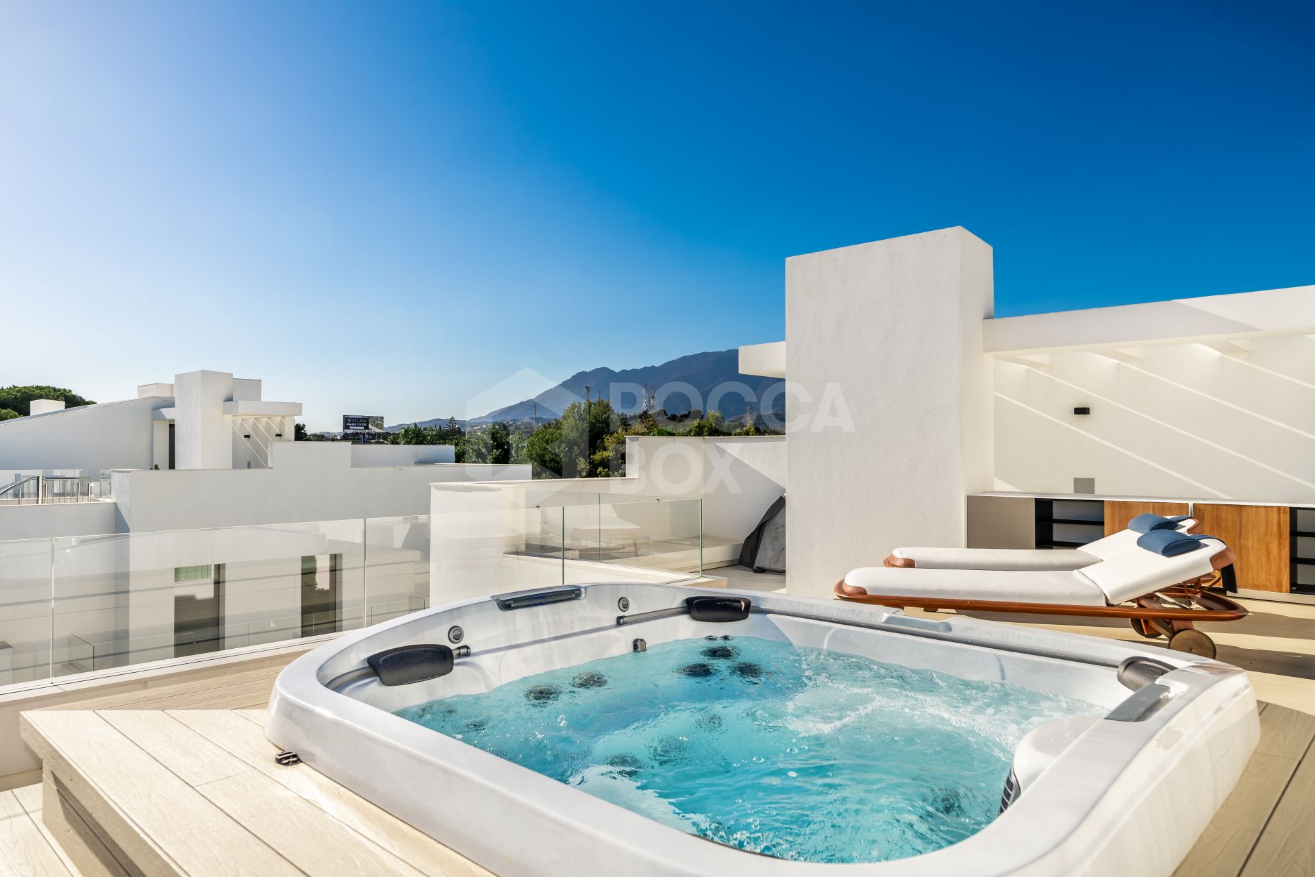 LUXURY APARTMENT WITH SEA VIEWS