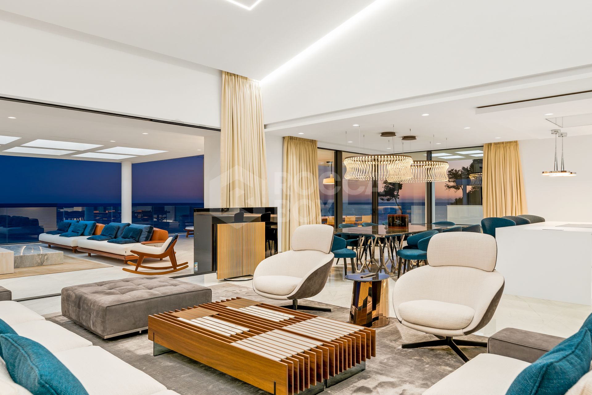 LUXURY APARTMENT WITH SEA VIEWS