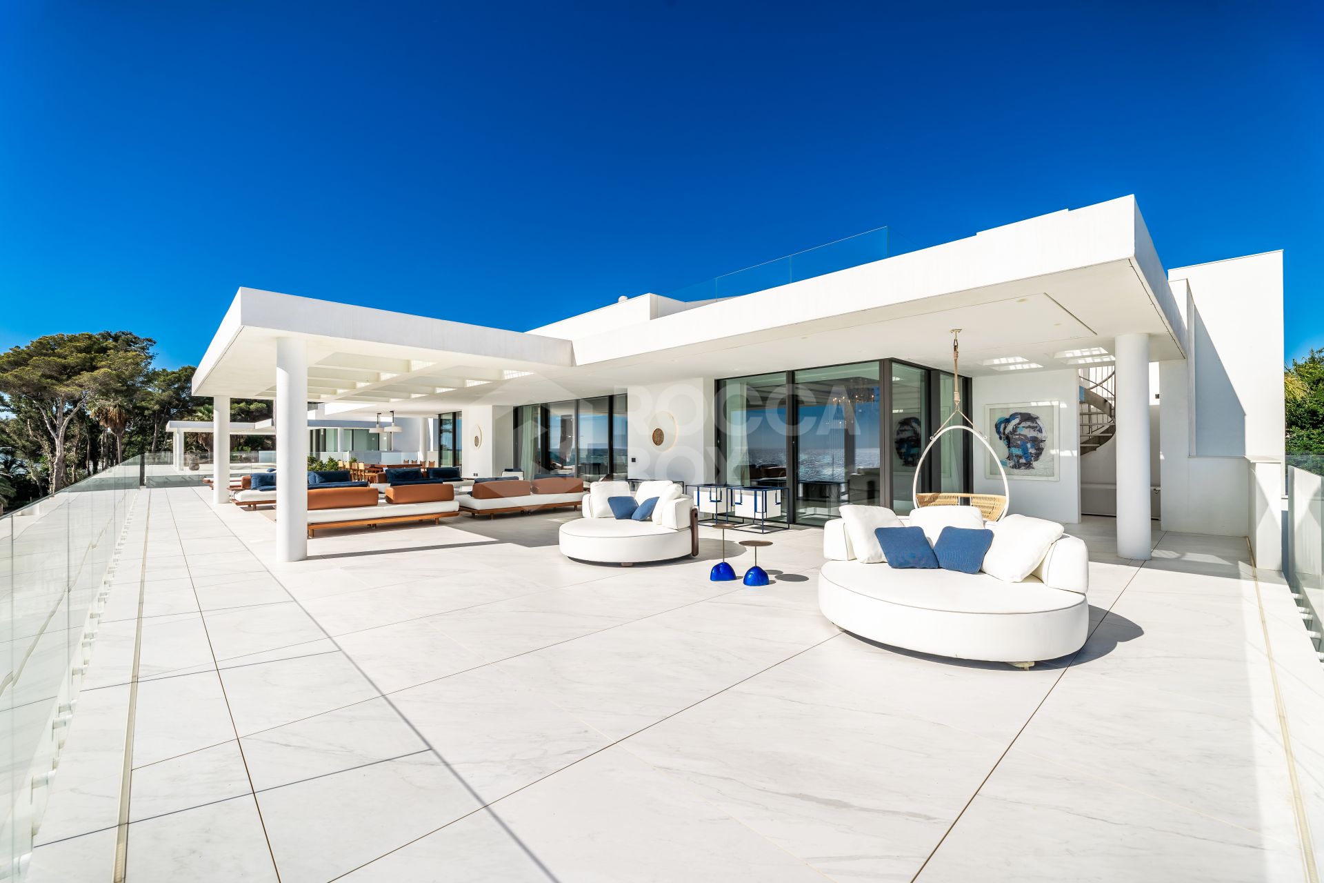 LUXURY APARTMENT WITH SEA VIEWS