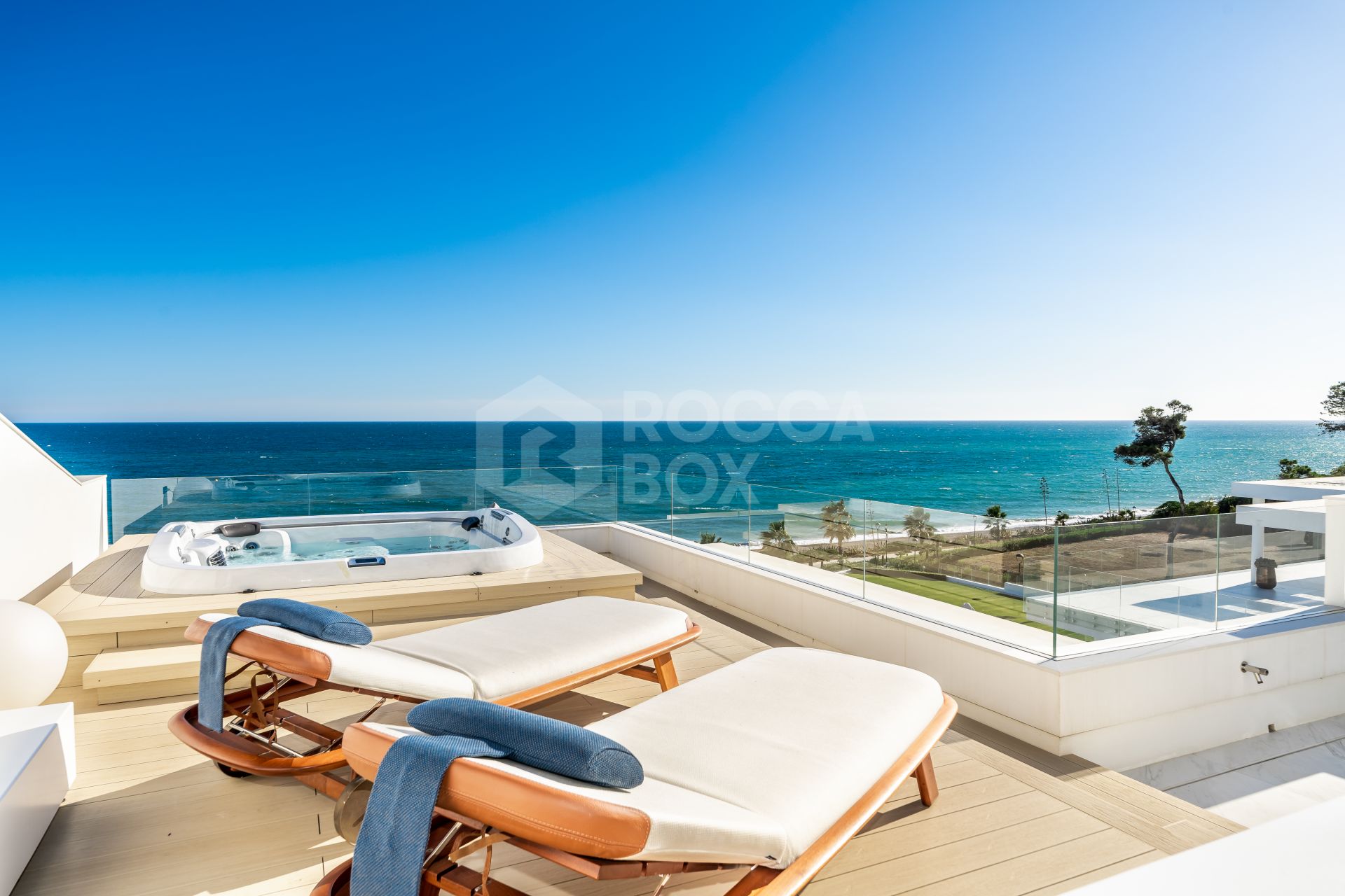 LUXURY APARTMENT WITH SEA VIEWS