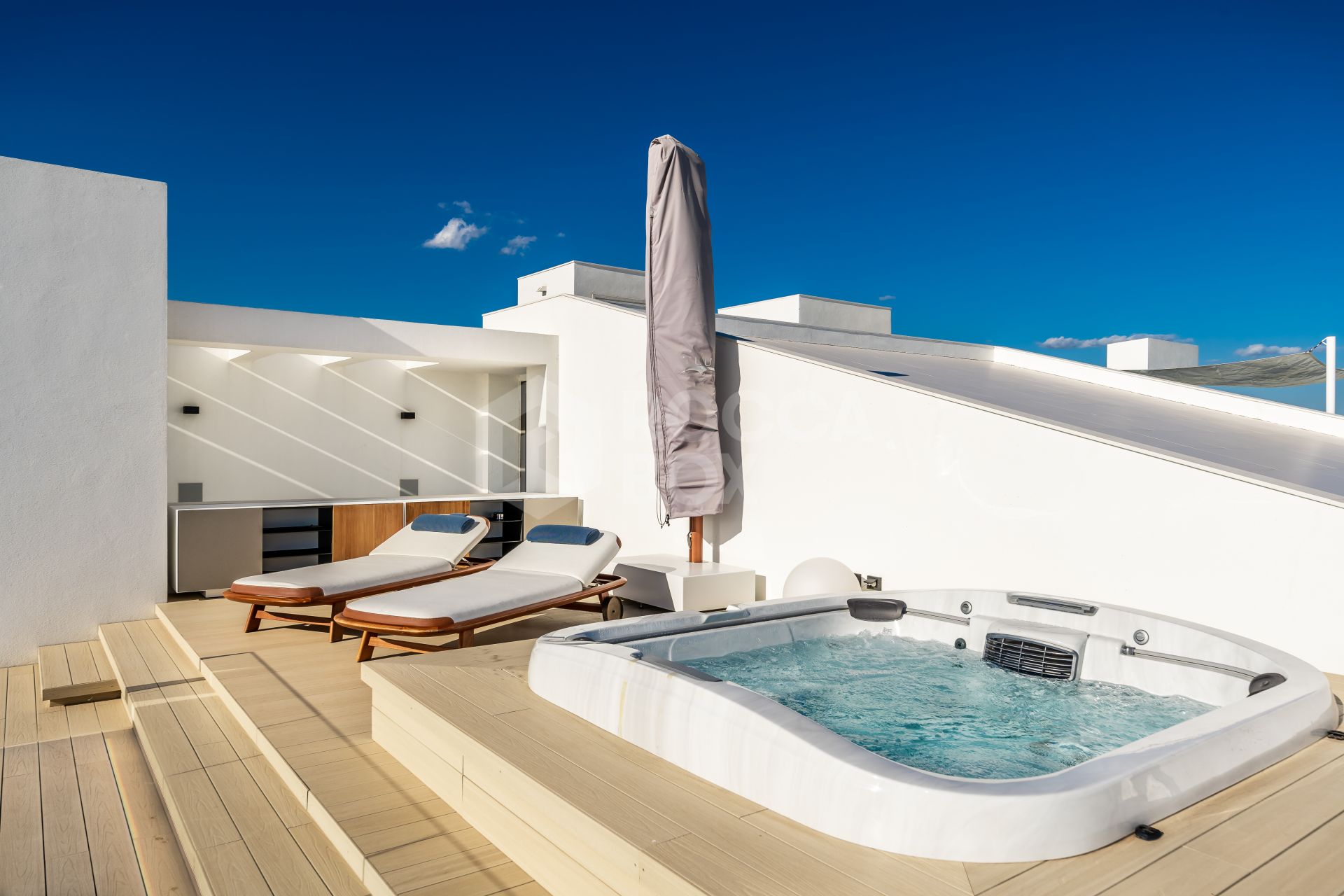 LUXURY APARTMENT WITH SEA VIEWS