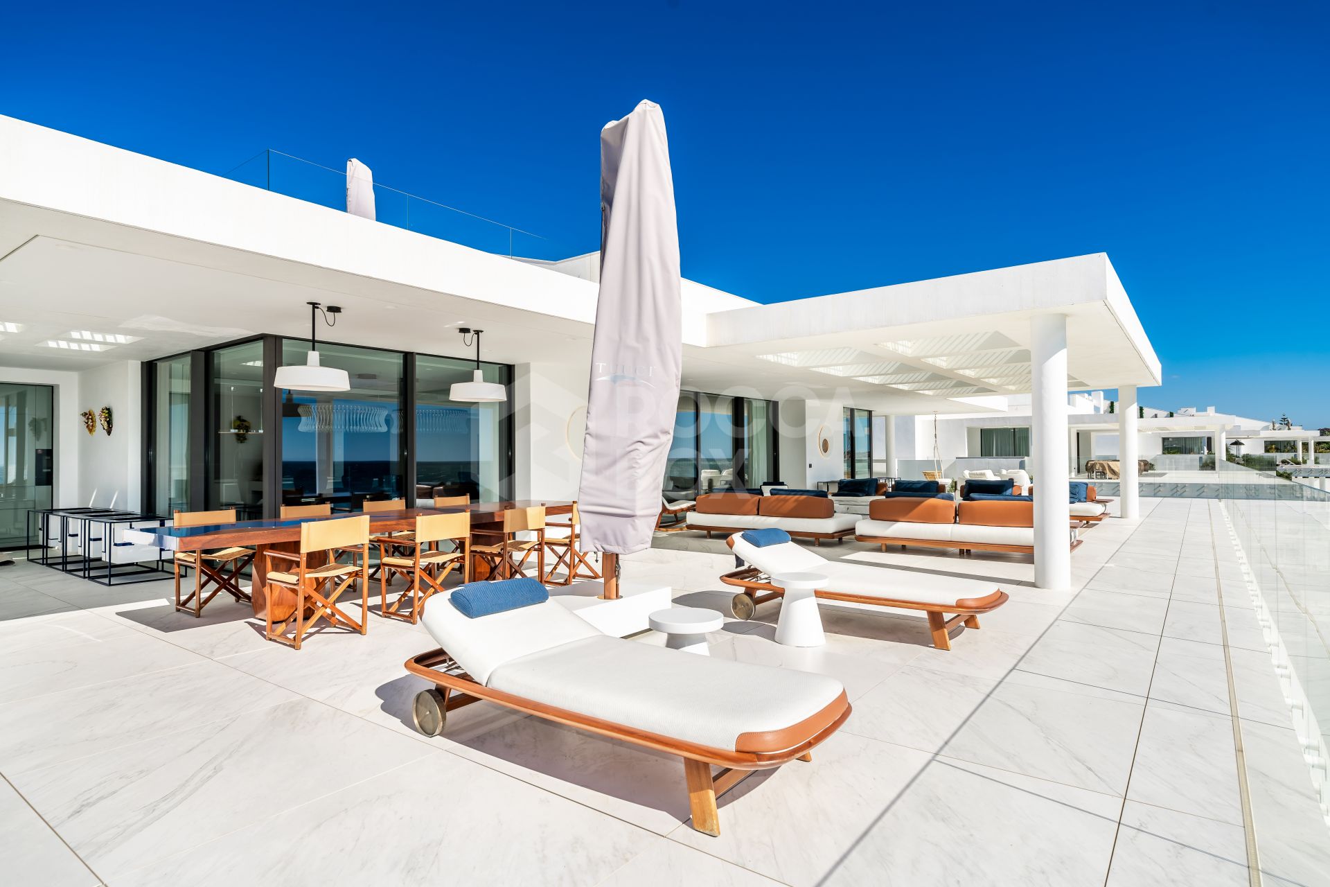 LUXURY APARTMENT WITH SEA VIEWS
