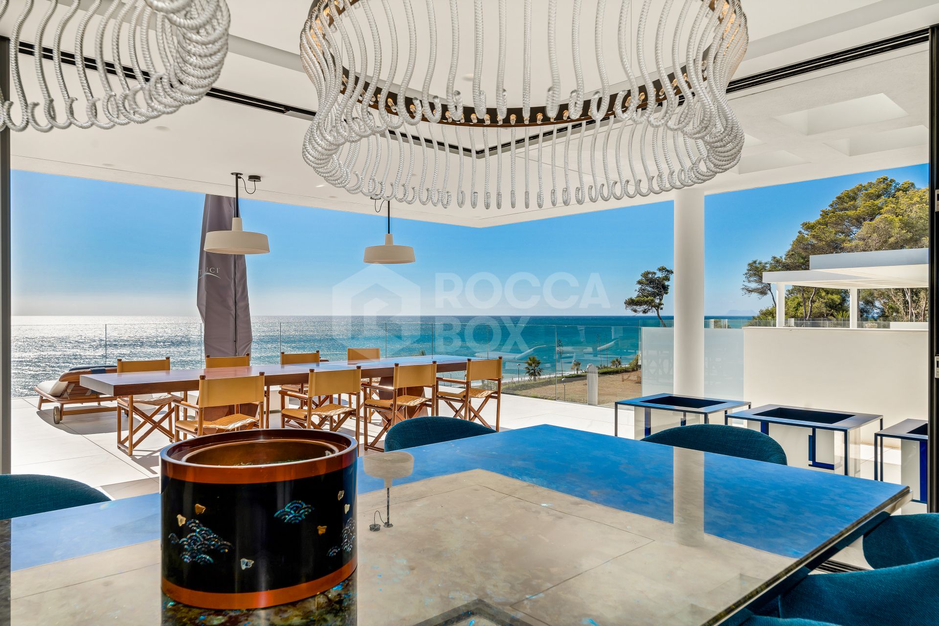 LUXURY APARTMENT WITH SEA VIEWS