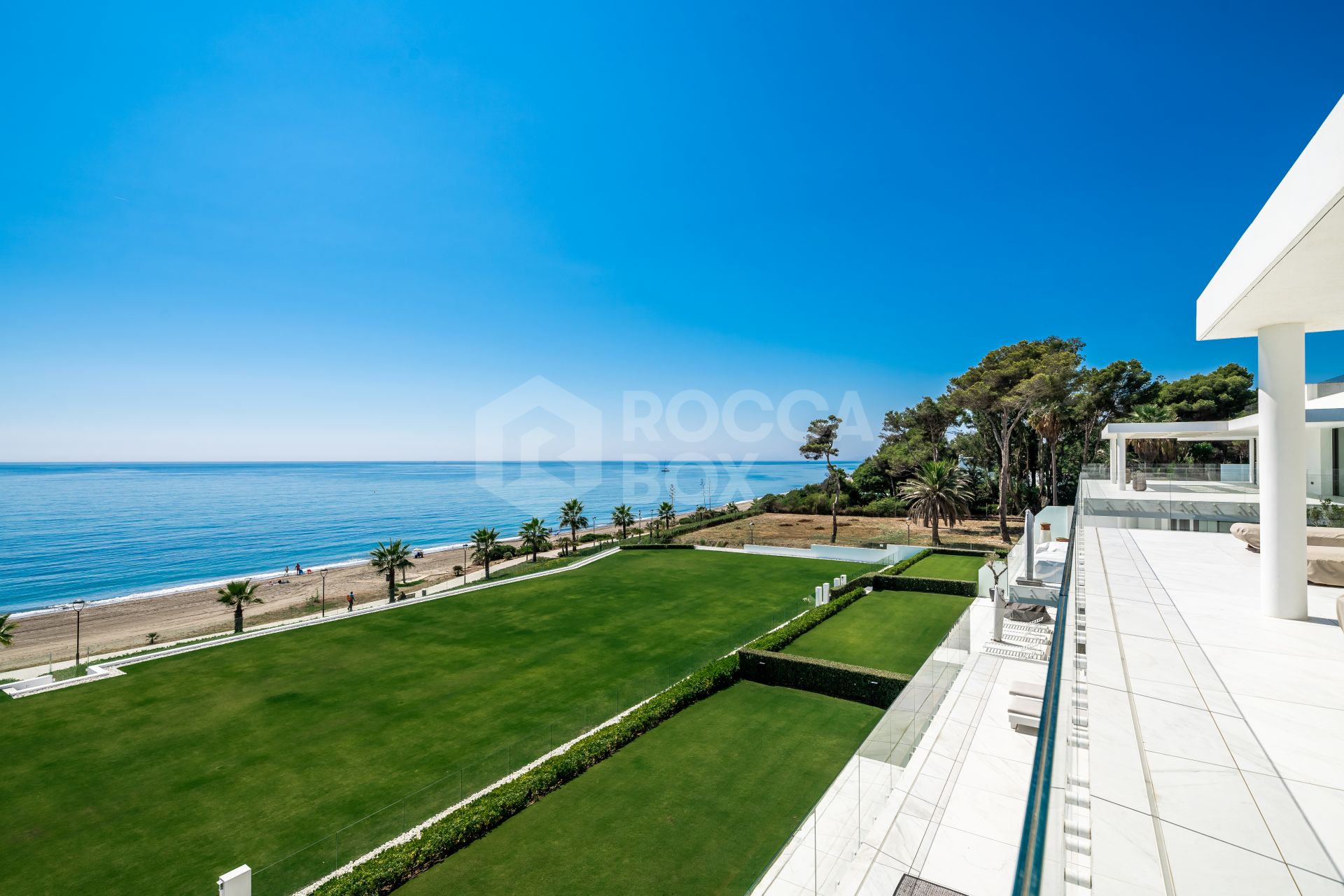 LUXURY APARTMENT WITH SEA VIEWS
