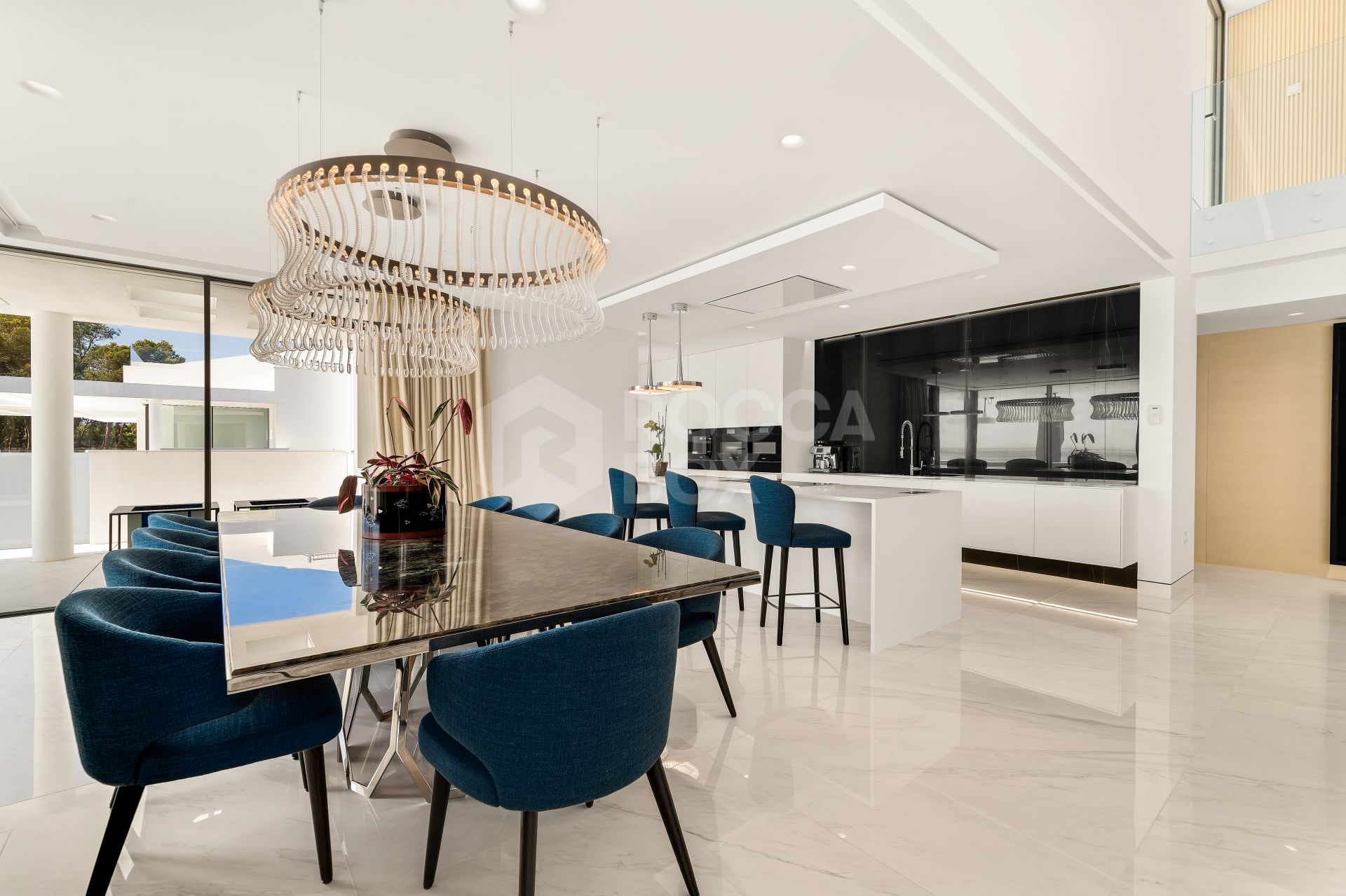 LUXURY APARTMENT WITH SEA VIEWS