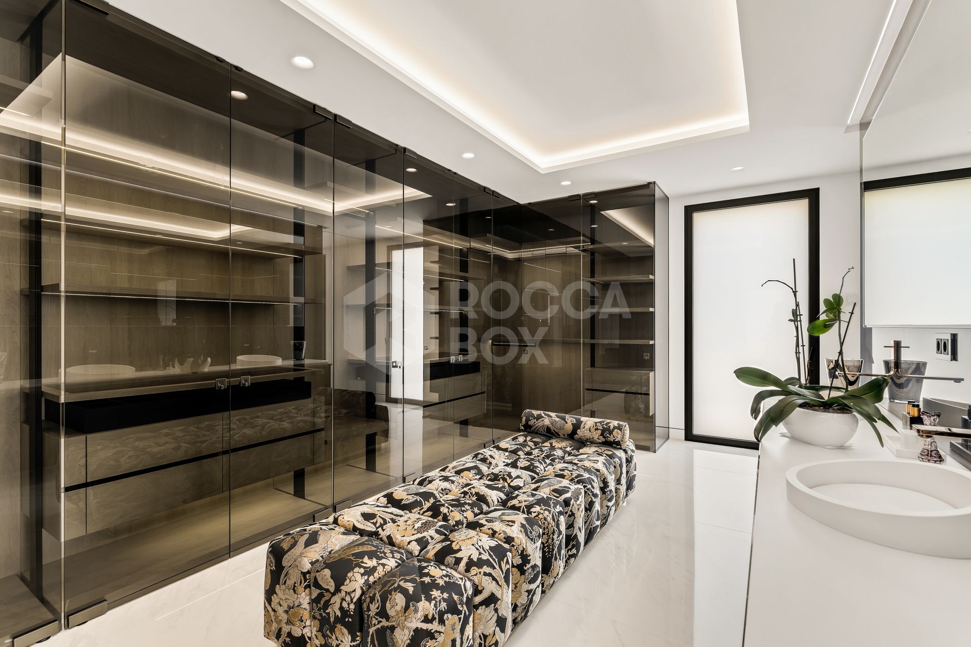 LUXURY APARTMENT WITH SEA VIEWS