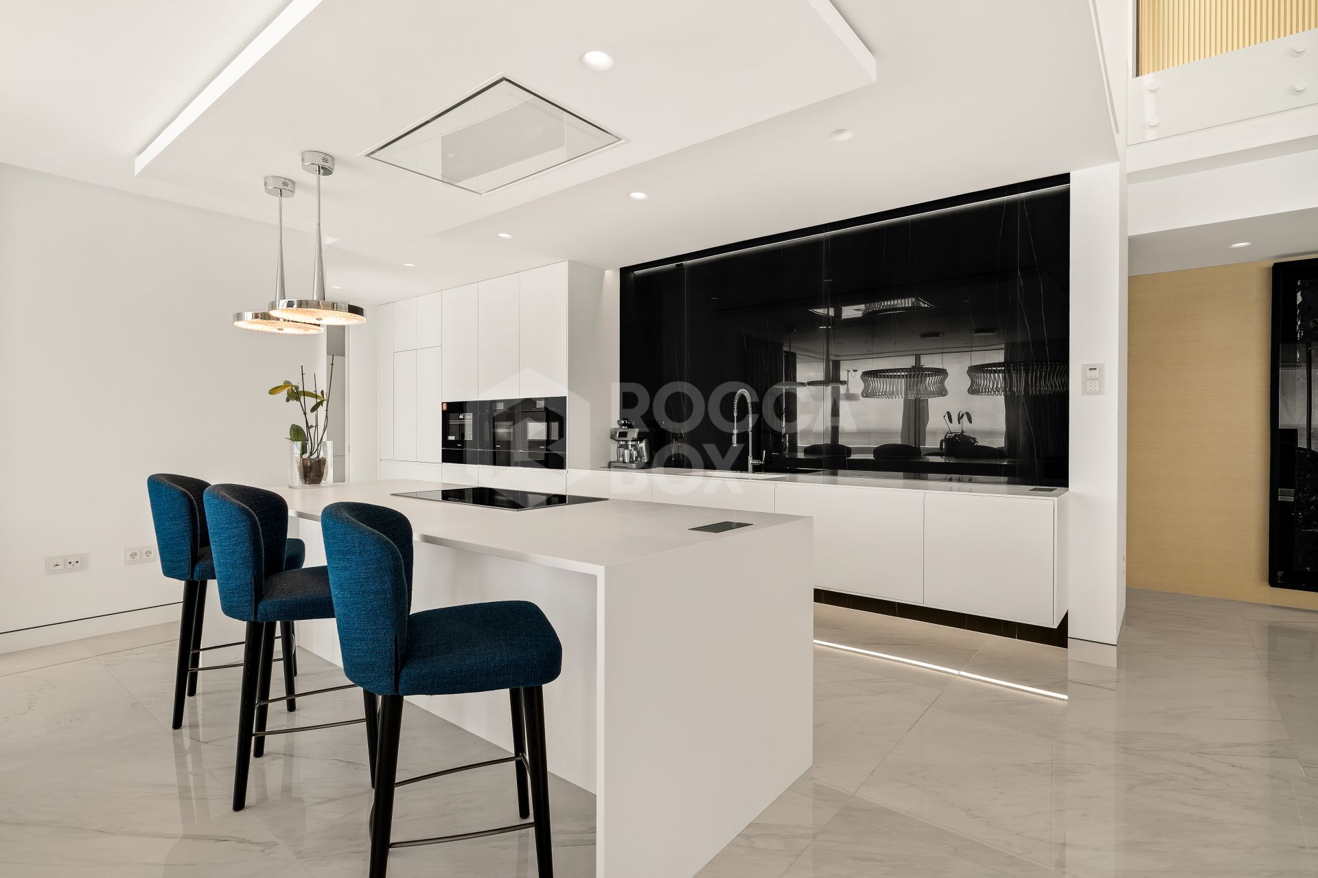 LUXURY APARTMENT WITH SEA VIEWS