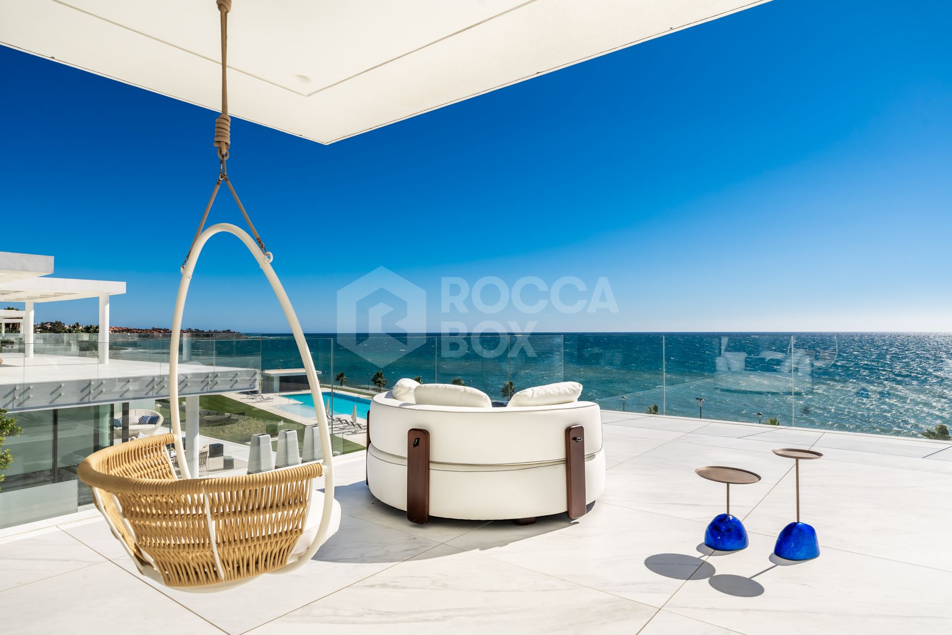 LUXURY APARTMENT WITH SEA VIEWS