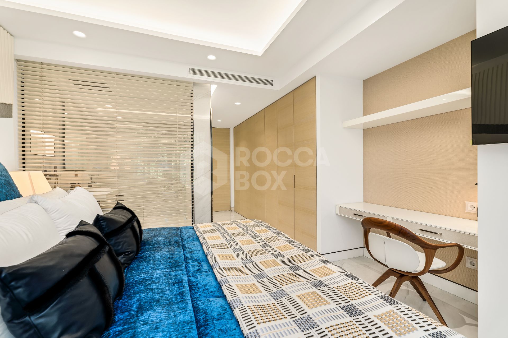 LUXURY APARTMENT WITH SEA VIEWS