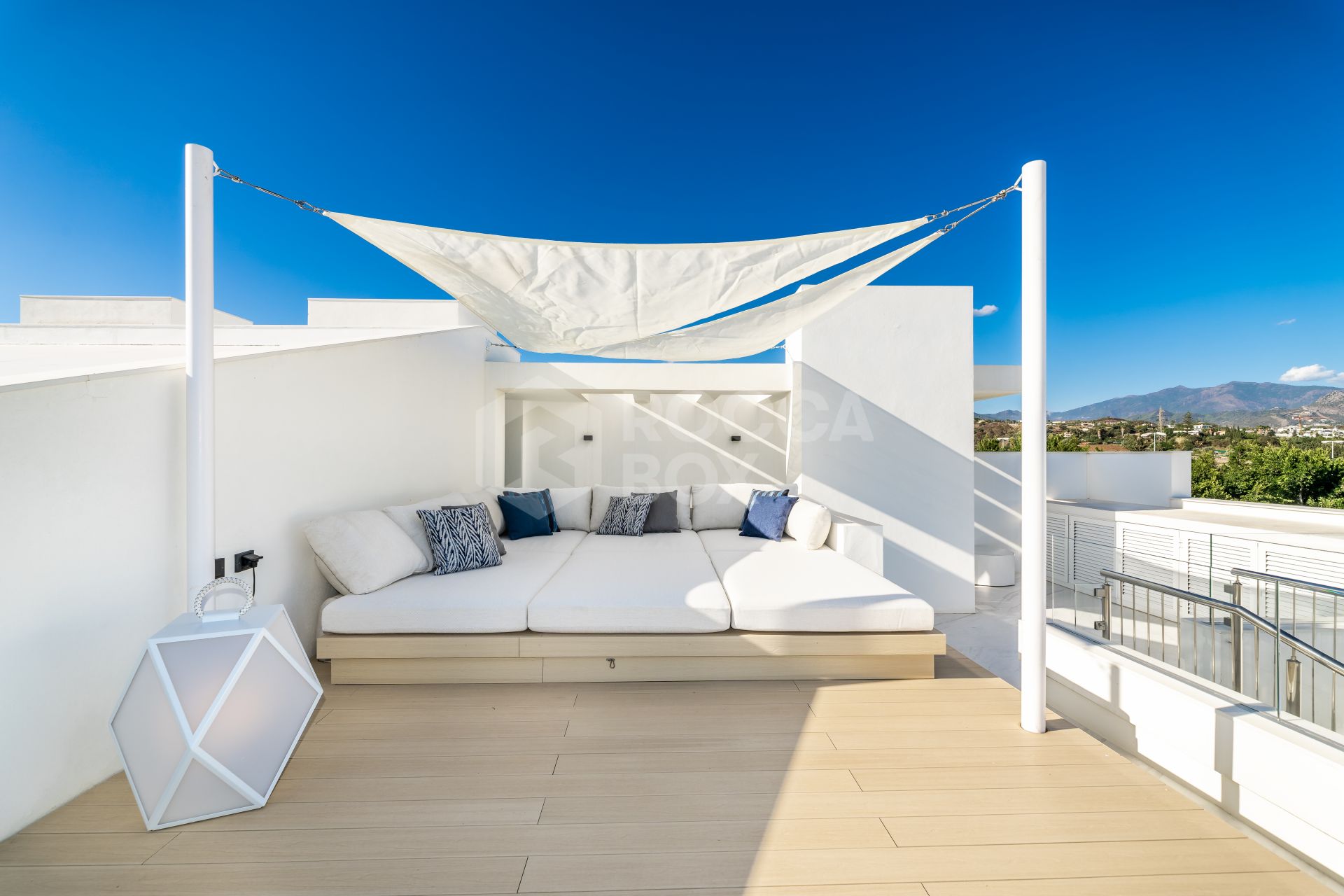 LUXURY APARTMENT WITH SEA VIEWS
